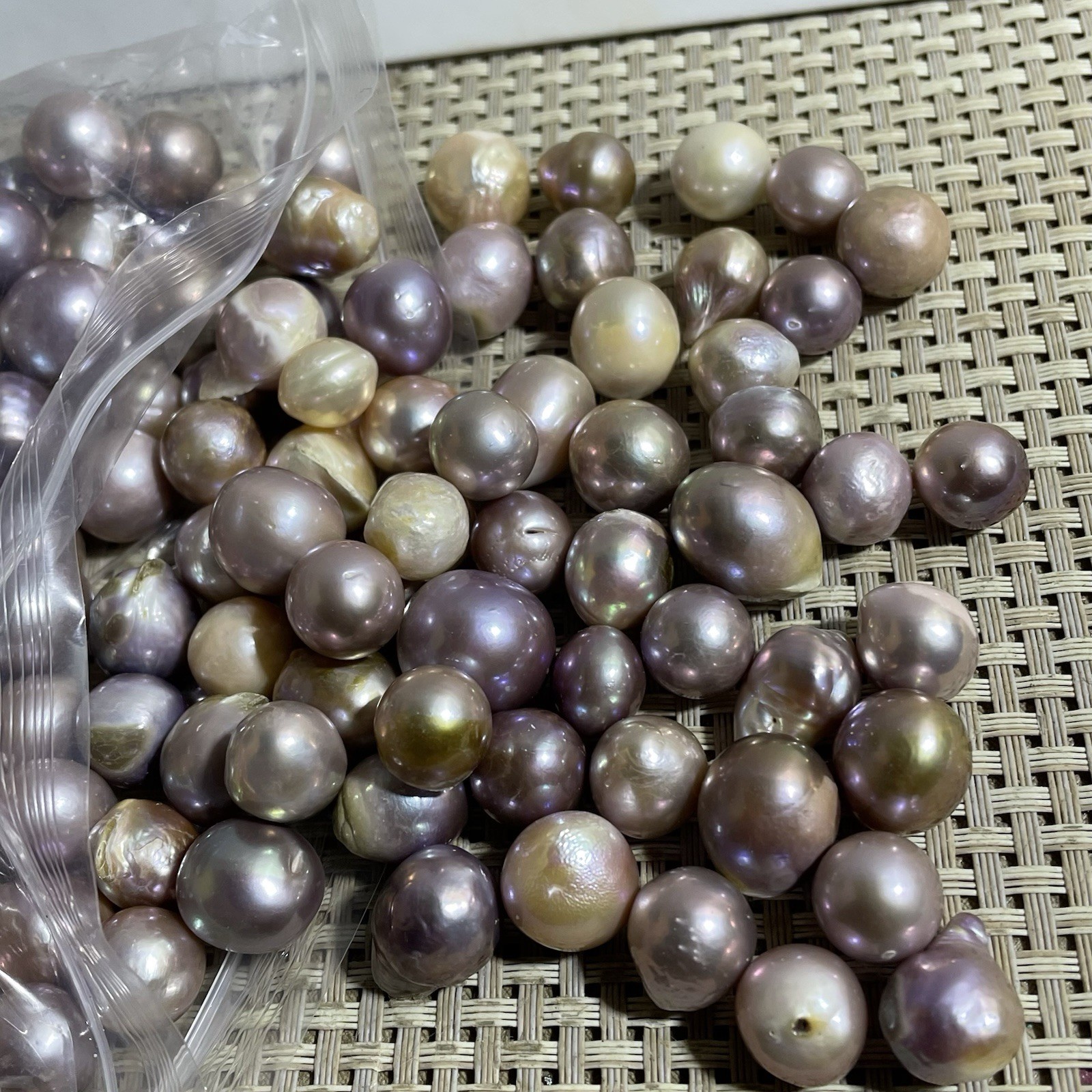 1000g  grams of genuine natural pearls from the South China Sea, unpierced