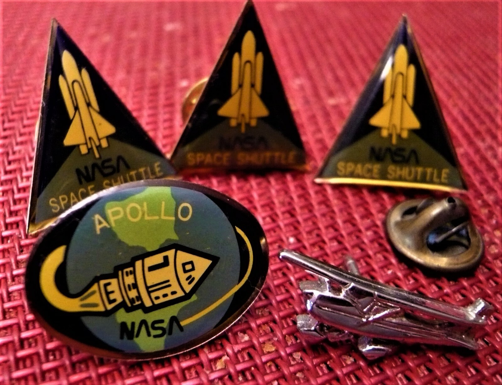 Lot of 5  Vintage NASA ( Apollo, Shuttle,) Pins  COLLECTIBLE  Space. LOOK 
