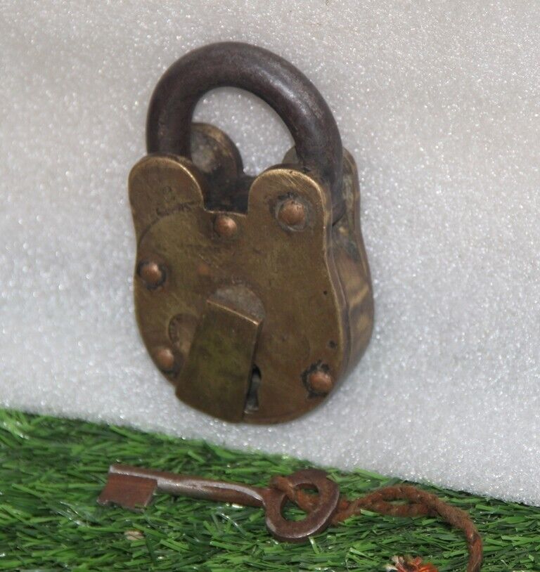 1930'S Old B No. 3788 Engraved Lion Handcrafted Padlock, Nice Patina 5044
