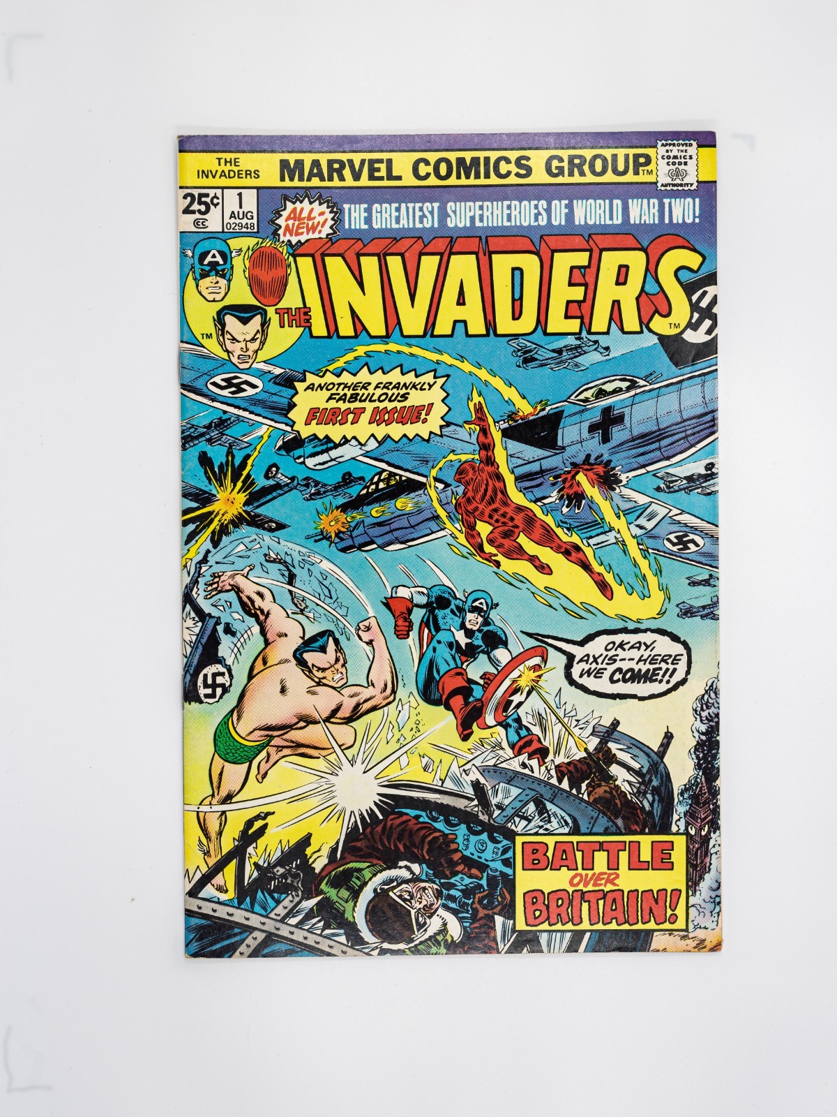 The Invaders #1 (Marvel Comics August 1975) VF Very Fine Avengers Sub-Mariner