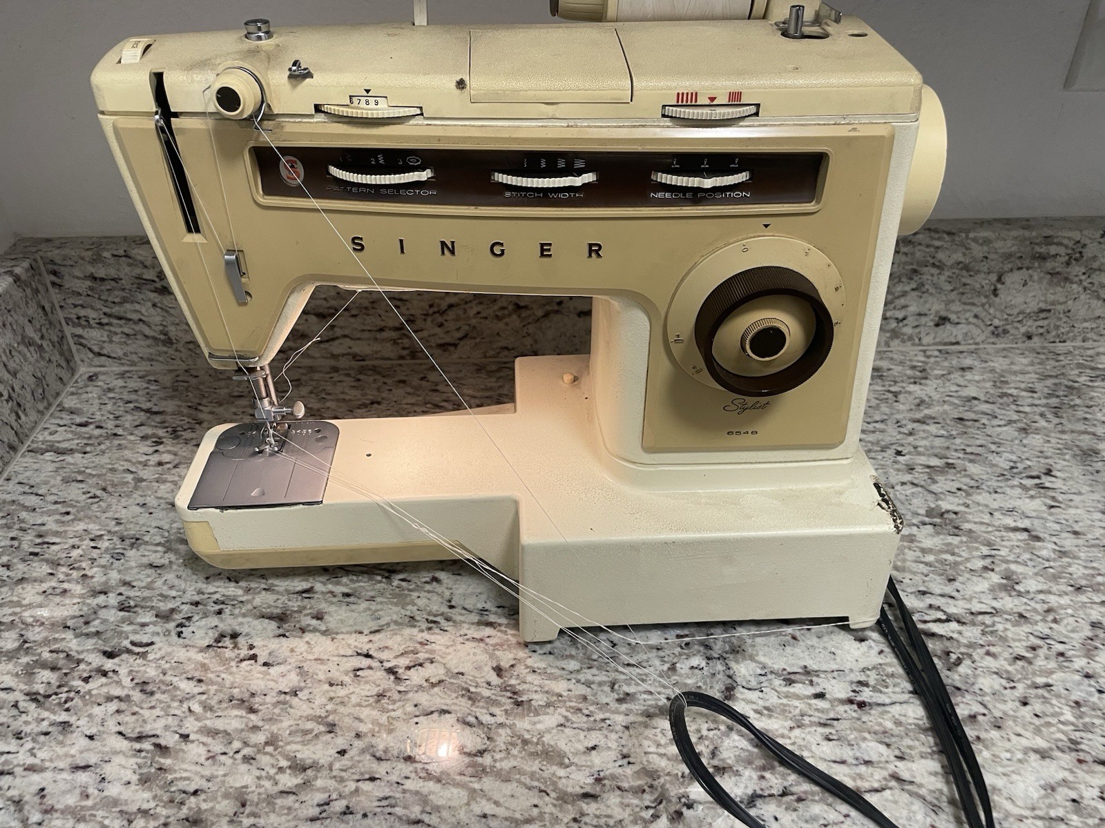 Singer Stylist 6548 Vintage Sewing Machine with Case Tested Working Singer Stylist 6548 Vintage Sewing Machine with Case Tested Working