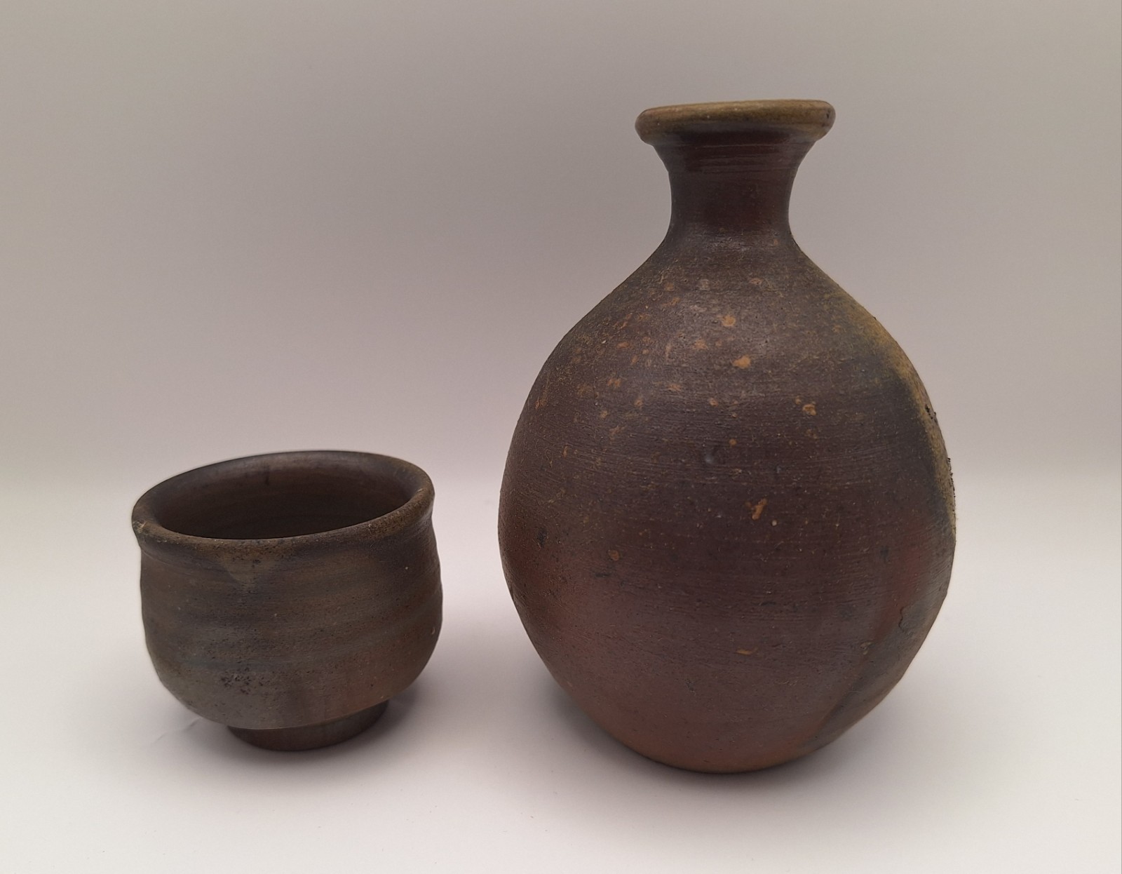 Japanese Bizen-yaki Sake Set (Tokkuri & Ochoko) – 2-Piece Ceramic Set Guinomi