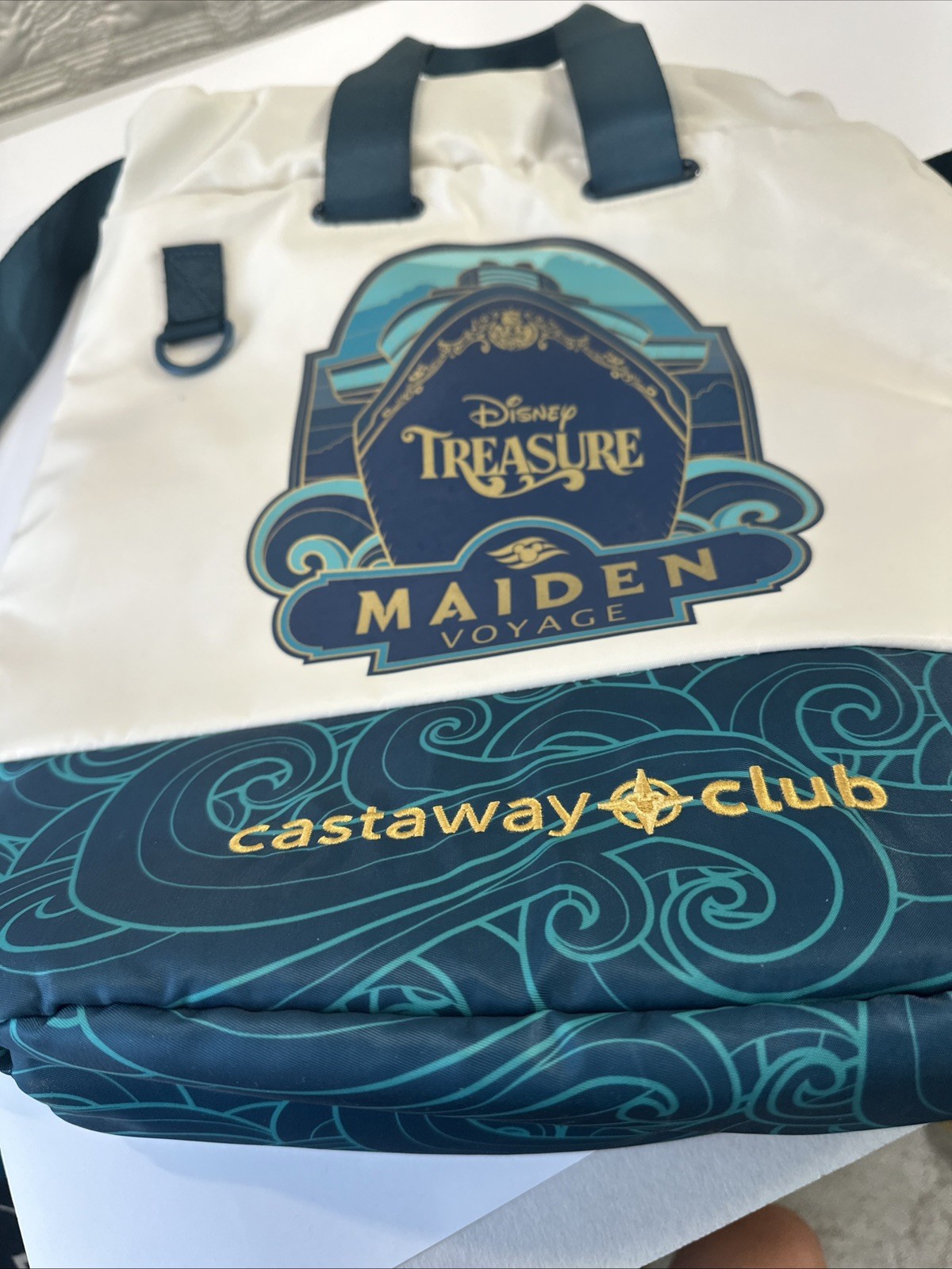 (NEW) Disney Treasure Maiden Voyages Castaway Club Tote/Cooler Backpack