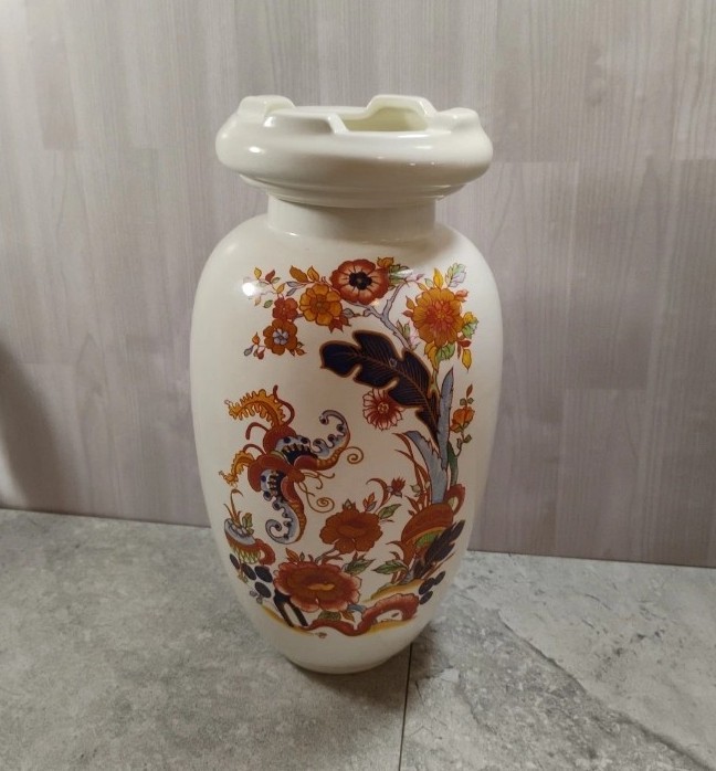 Asian Japanese Imari Ware Vase Floral W/Lid signed Vtg