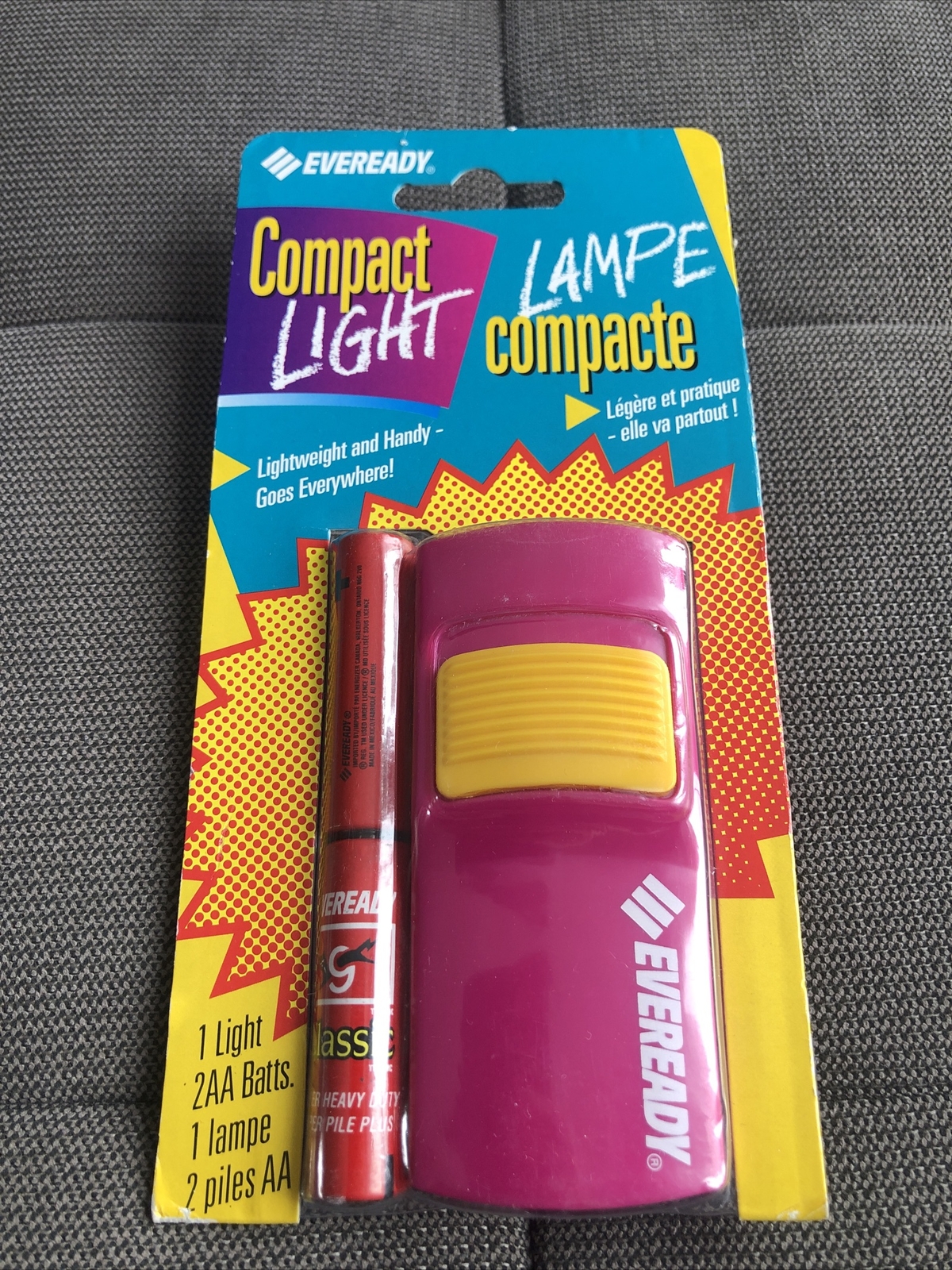 Vintage EVEREADY Compact Light Flashlight w/ Batteries C4