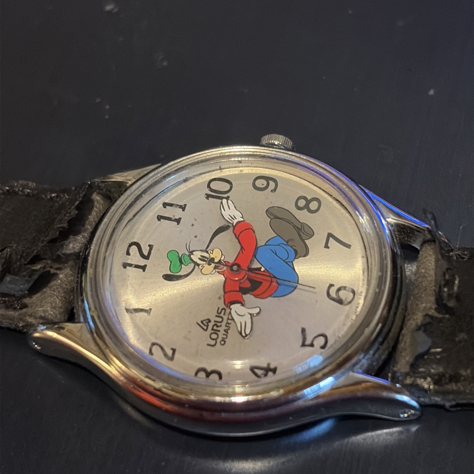 Vintage Lorus Disney Goofy Quartz Watch Silver Tone Leather Band Parts Repair Vintage Lorus Disney Goofy Quartz Watch Silver Tone Leather Band Parts Repair