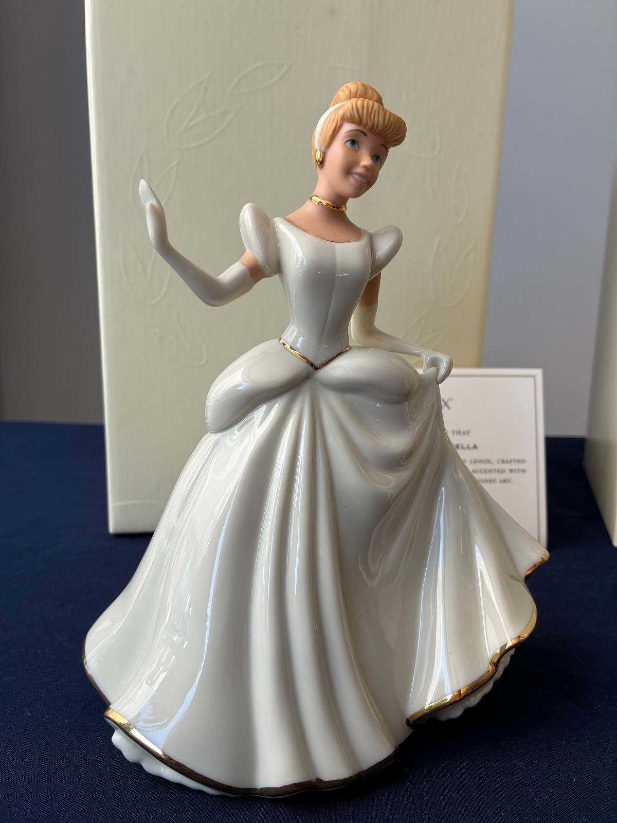 CINDERELLA BY LENOX FIGURINE WITH CERTIFICATE