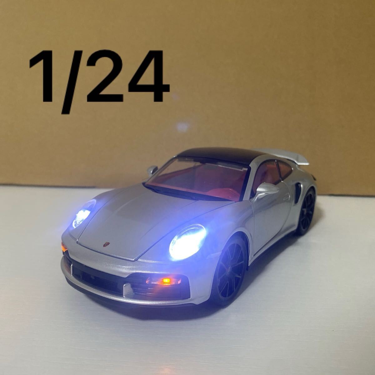 Porsche 911 1/24 Diecast Mini Car with Lights & Sound [Age 13+]