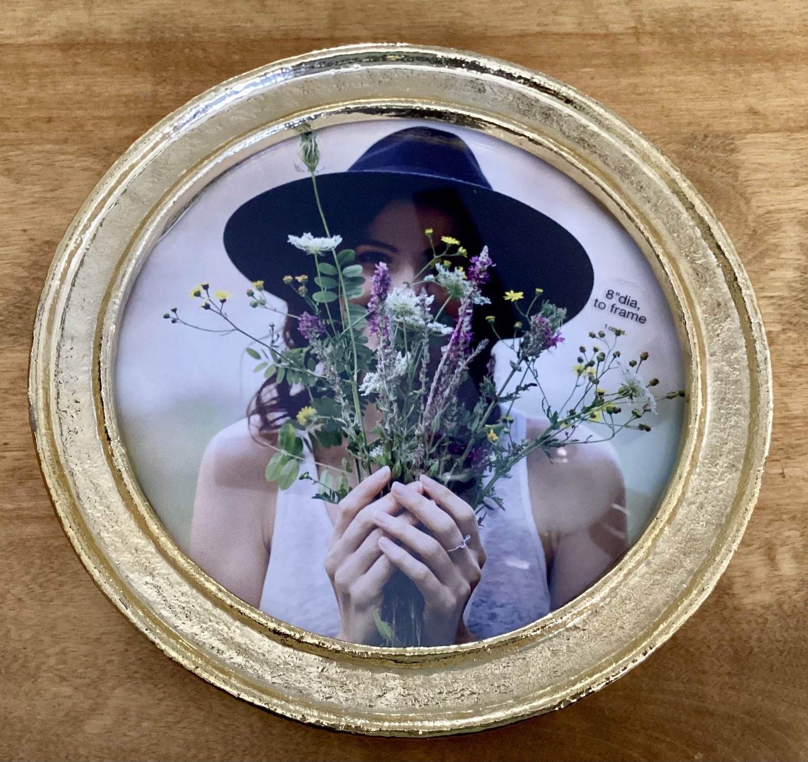 Modern Round 8” Diameter Wall Photo Frame, Shiny Textured Wide Gold Frame, New