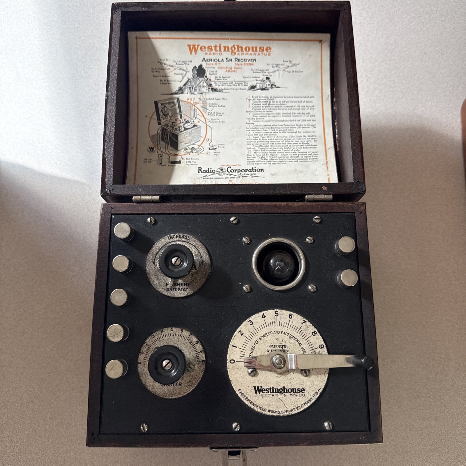 Antique 1920\'s Westinghouse Aeriola Sr. AM Radio Receiver With Bulb