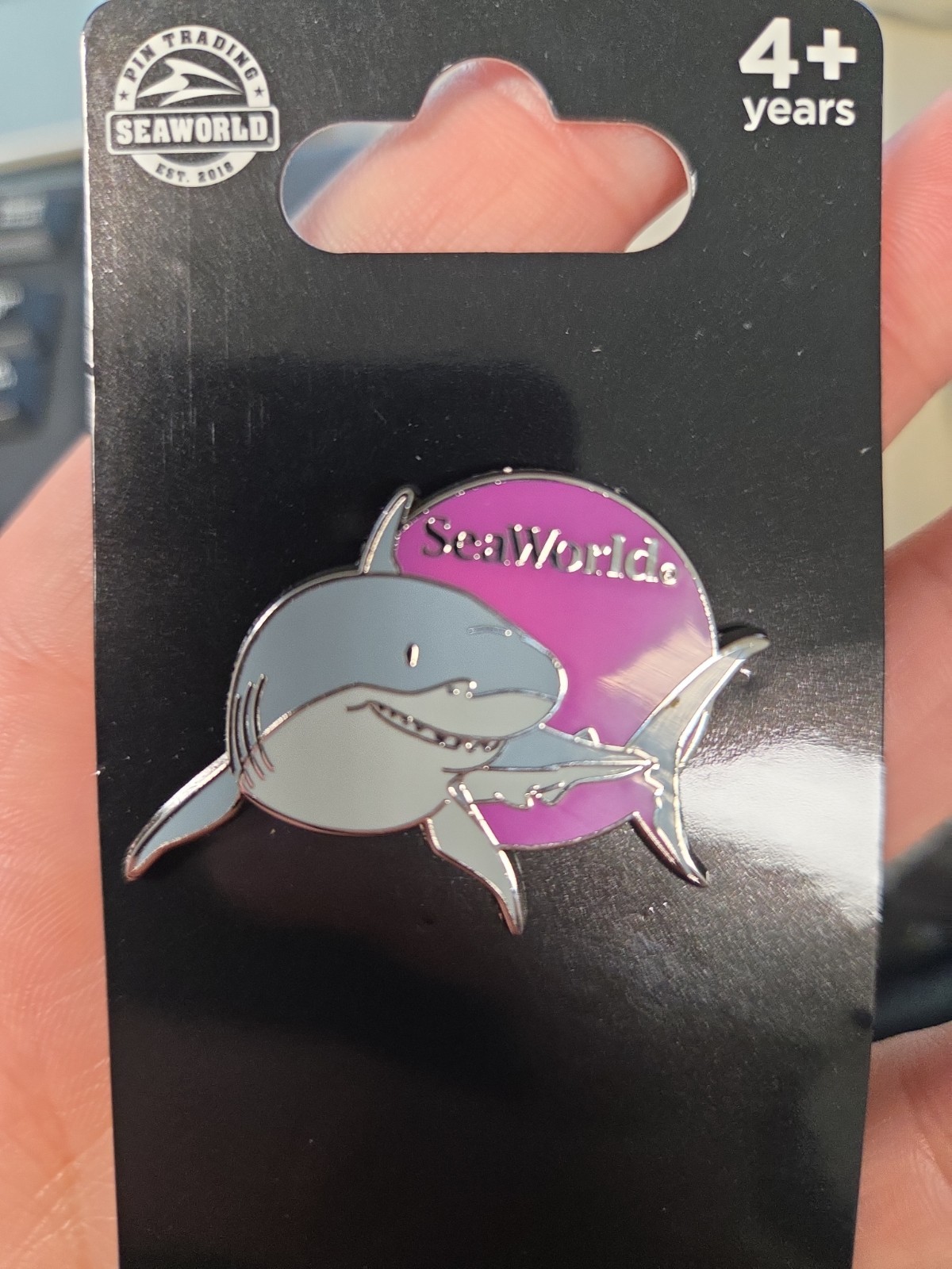 SeaWorld 2018 Pin Trading Shark Pink Circle Core Enamel Pin EST. 2018 Official