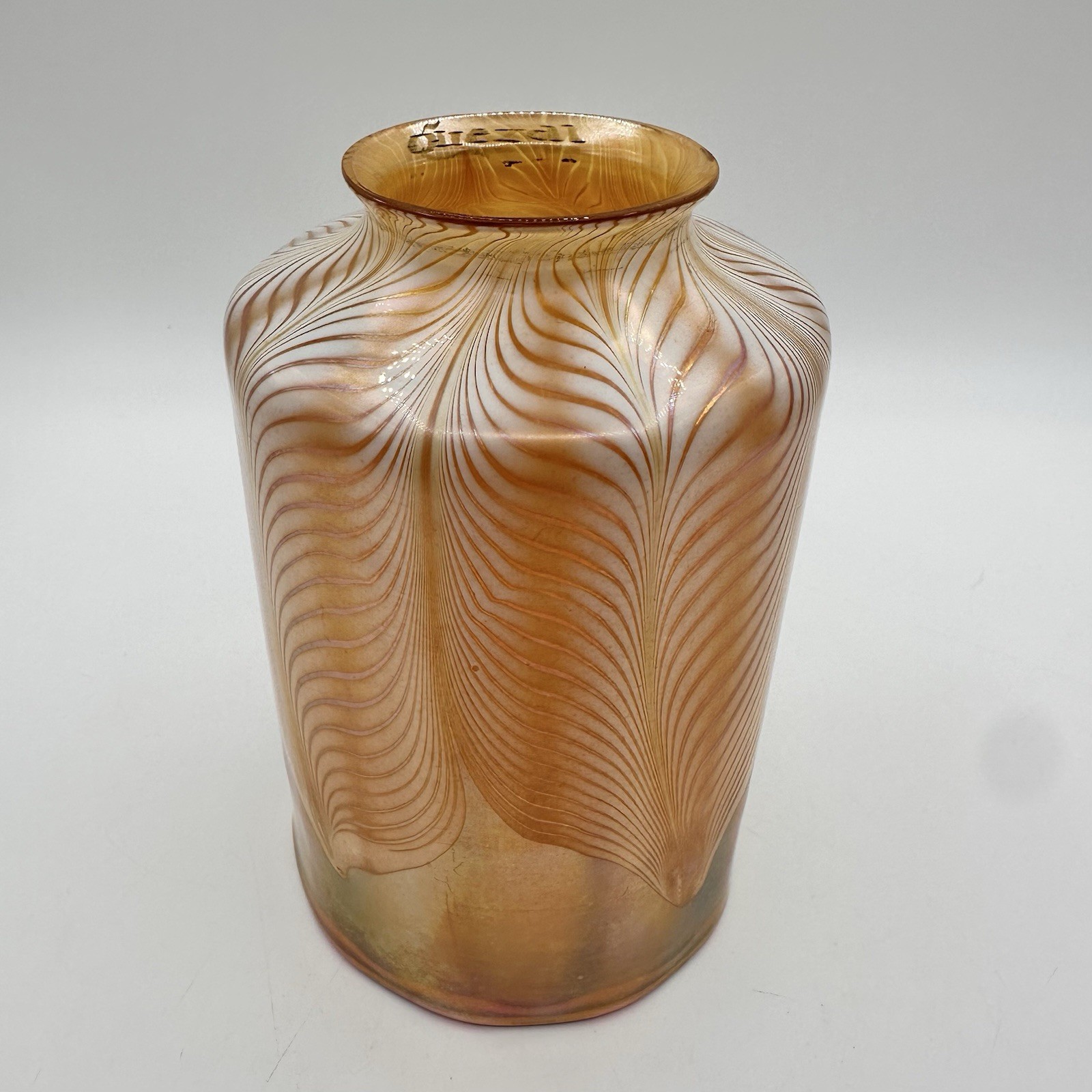 Antique Signed Quezal Gold Pulled Feather Shade Rare Cylindrical Form 6.5”
