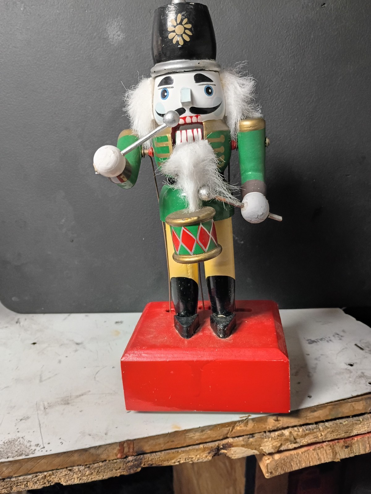 Vintage Wooden Nutcracker Drummer – Wind-Up Moving Automaton