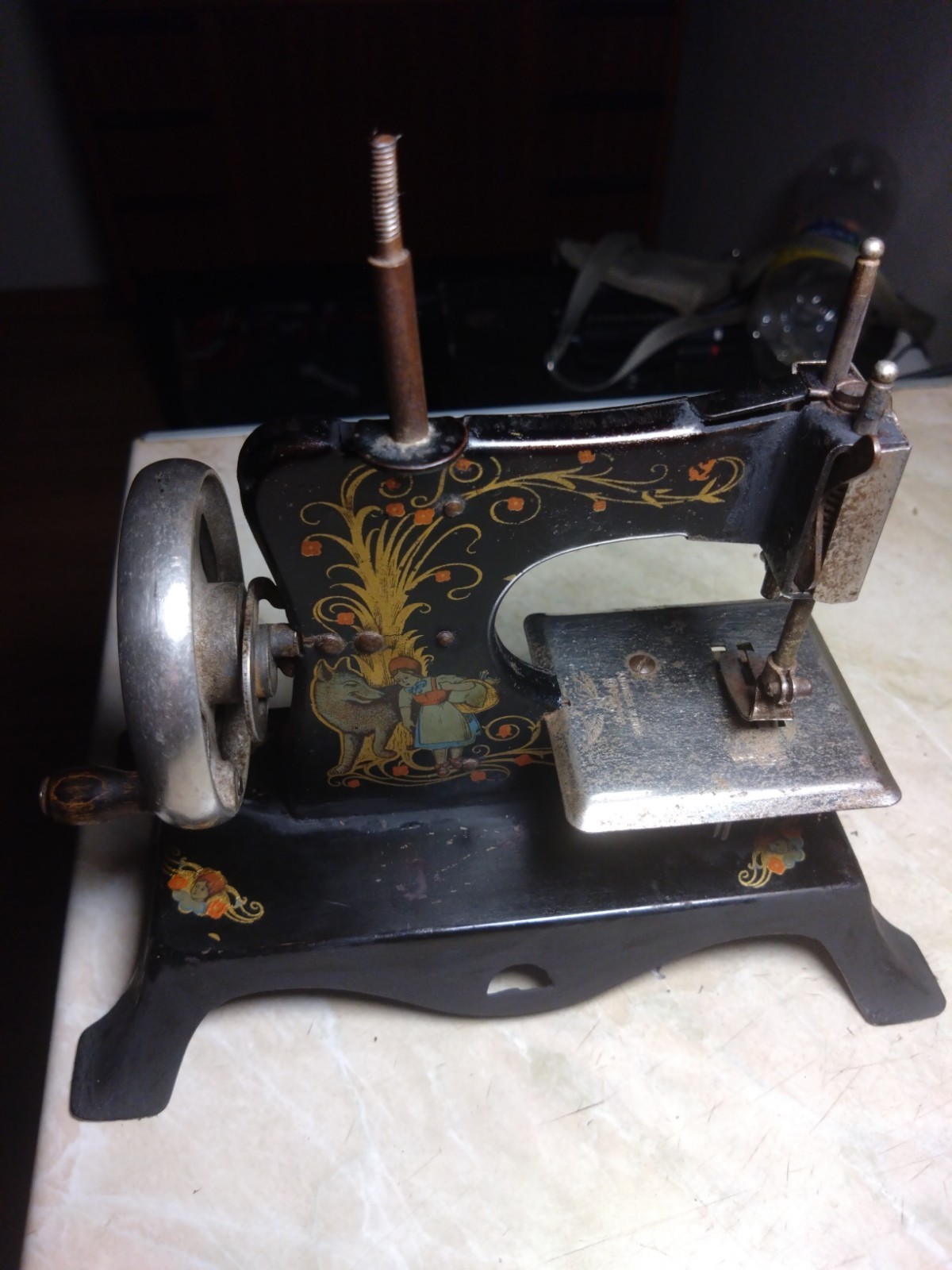Antike Casige Red Riding Hood' Miniature Sewing Machine Made in Germany