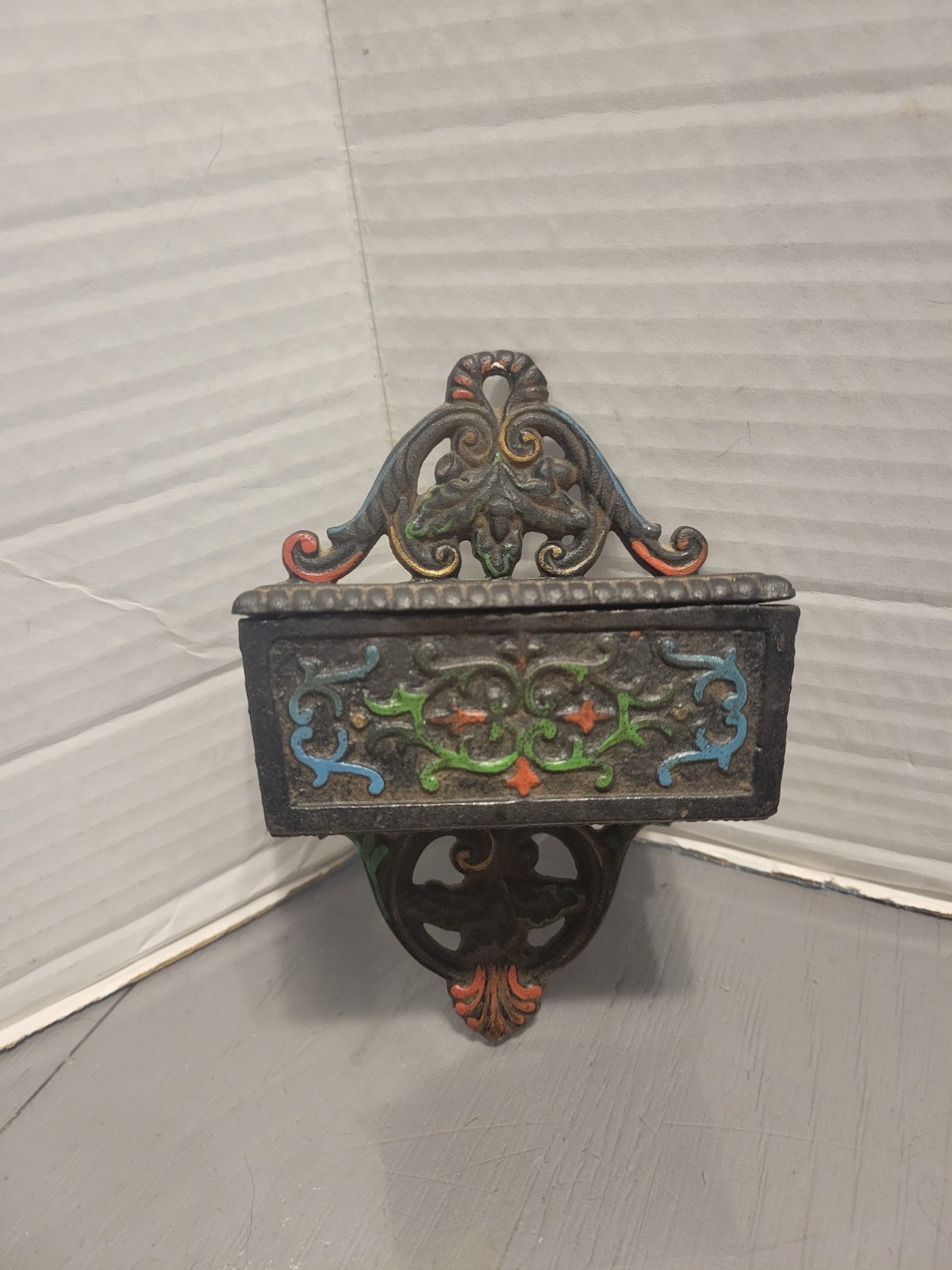 Vintage WILTON Cast Iron Wall Mount Match Holder/Striker Hinged Lid Orig. Paint