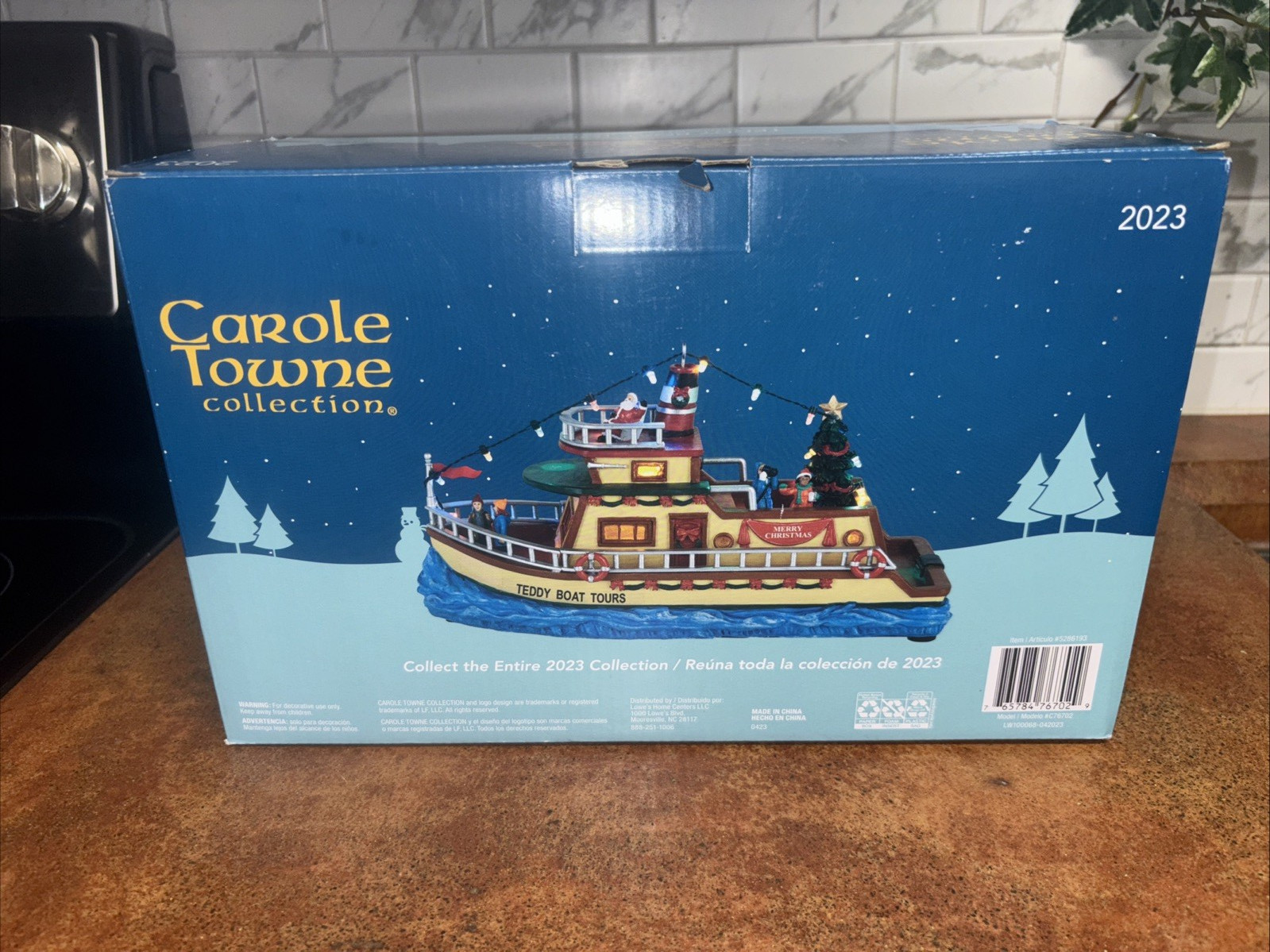 Carole Towne 2023 Teddy Boat Tours  SantabMusical LED's Christmas Village ni