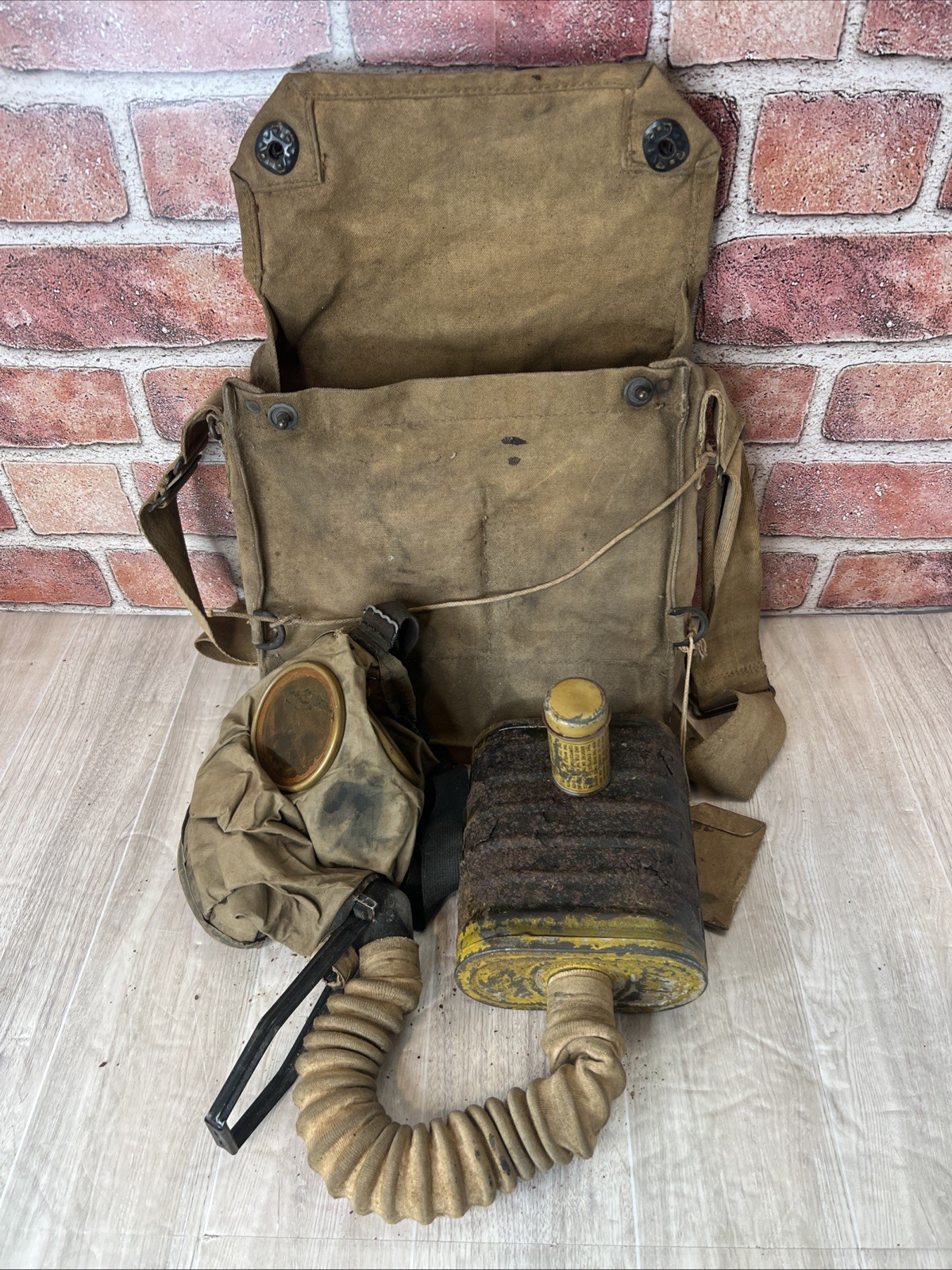 WWI M1918 US Army AEF Gas Mask & Carry Bag Yellow Can Respirator