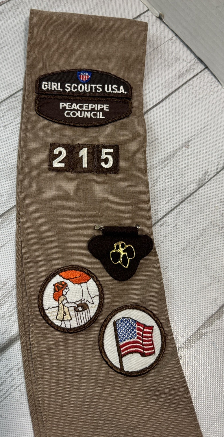 Vintage 1980s Brown Girl Scout Brownies Sash with Badges