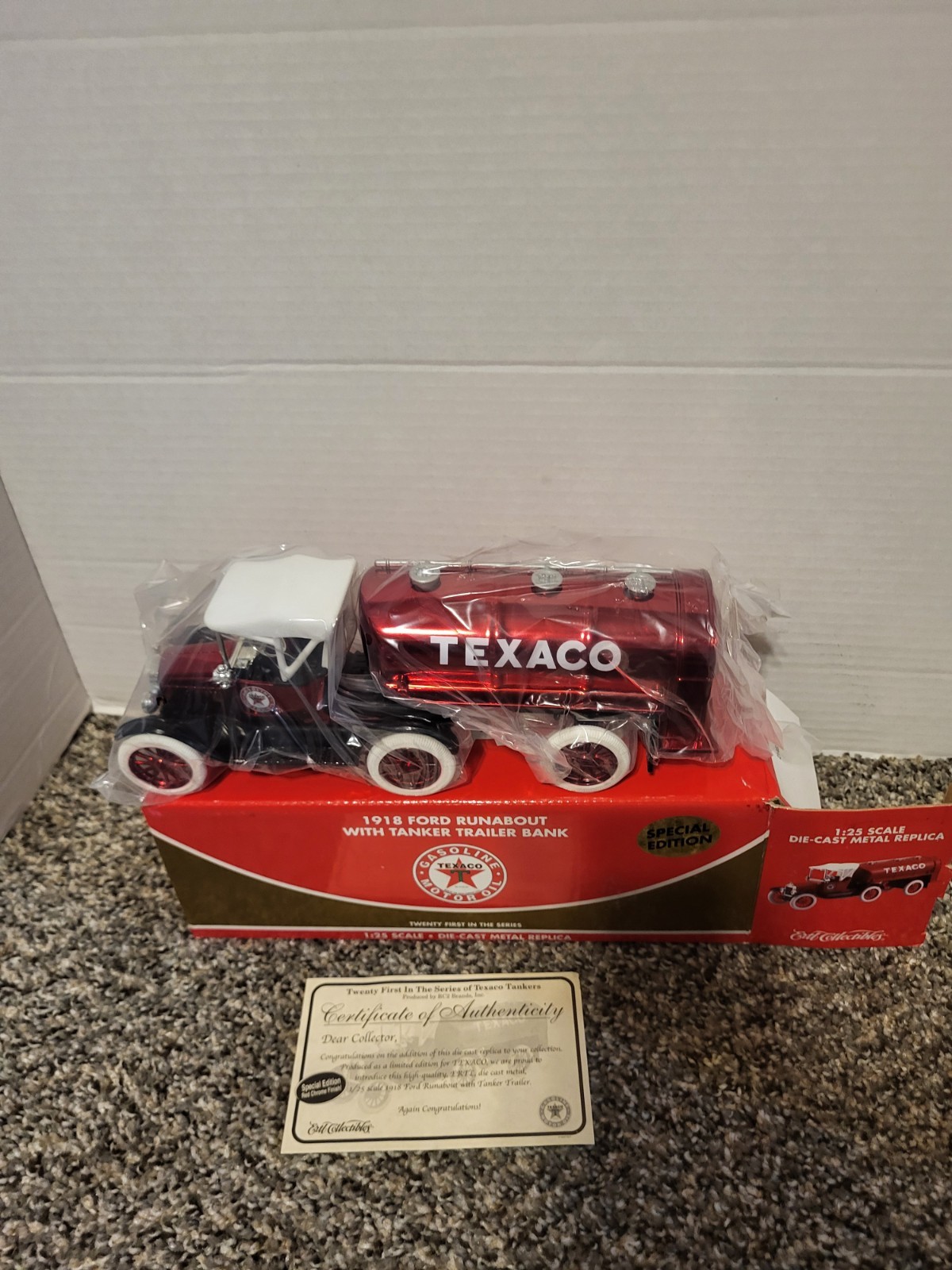 2004 Ertl Collectable 1:25 Texaco 1918 Ford Runabout With Tanker Special Edition
