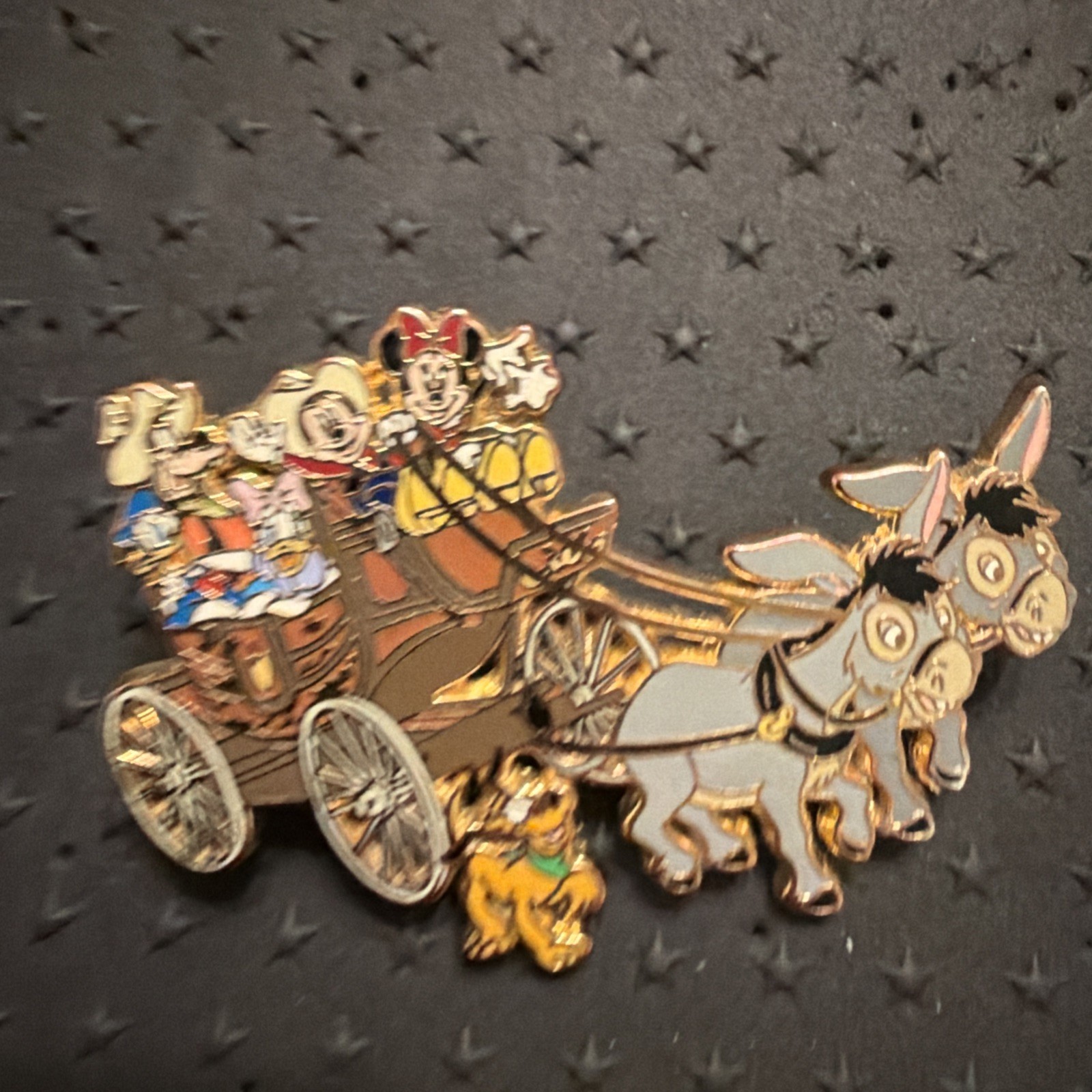 Disney Auctions Mickey and Friends Westward Ho LE100 Pin