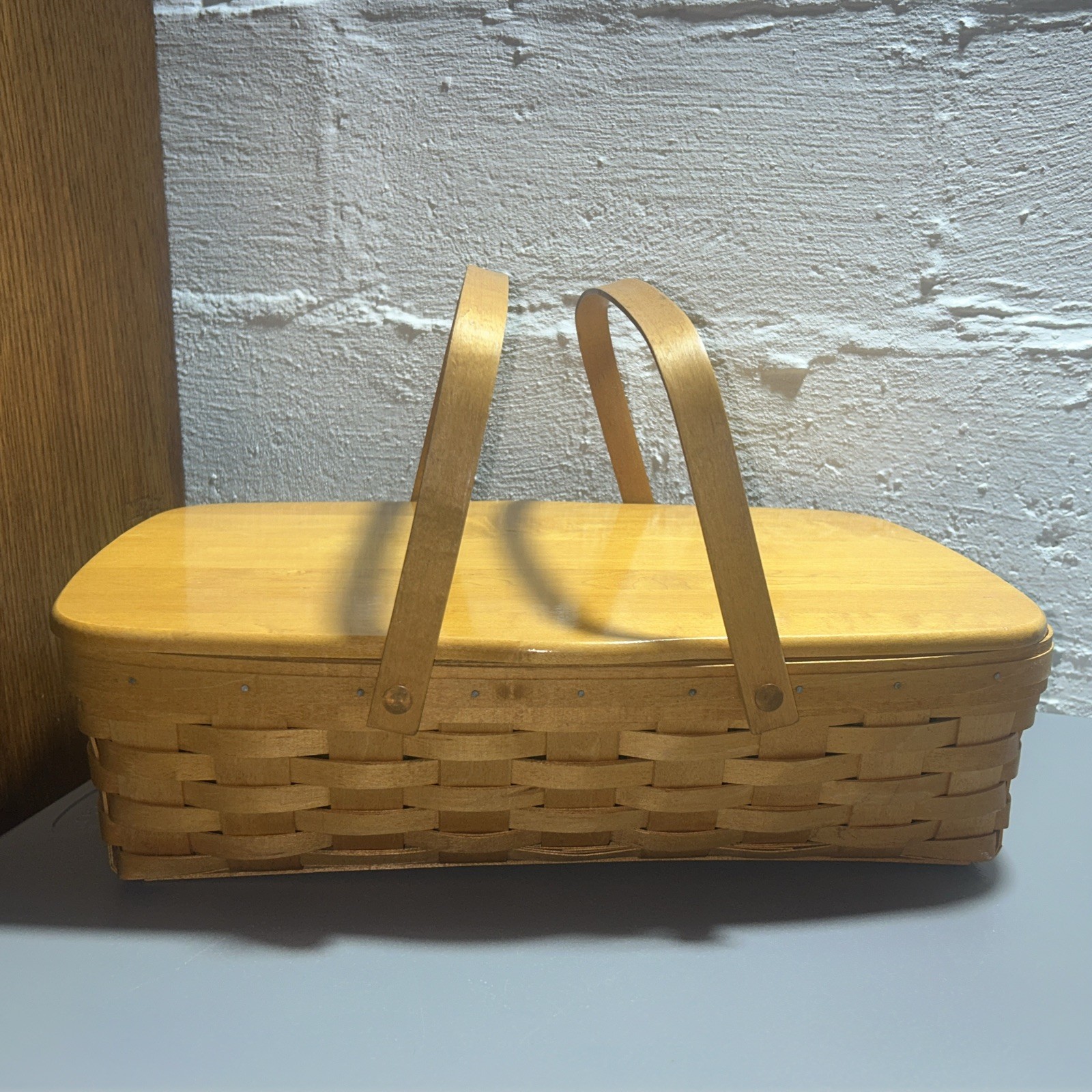Longaberger 1999 Large  Gathering Basket & Wooden Lid