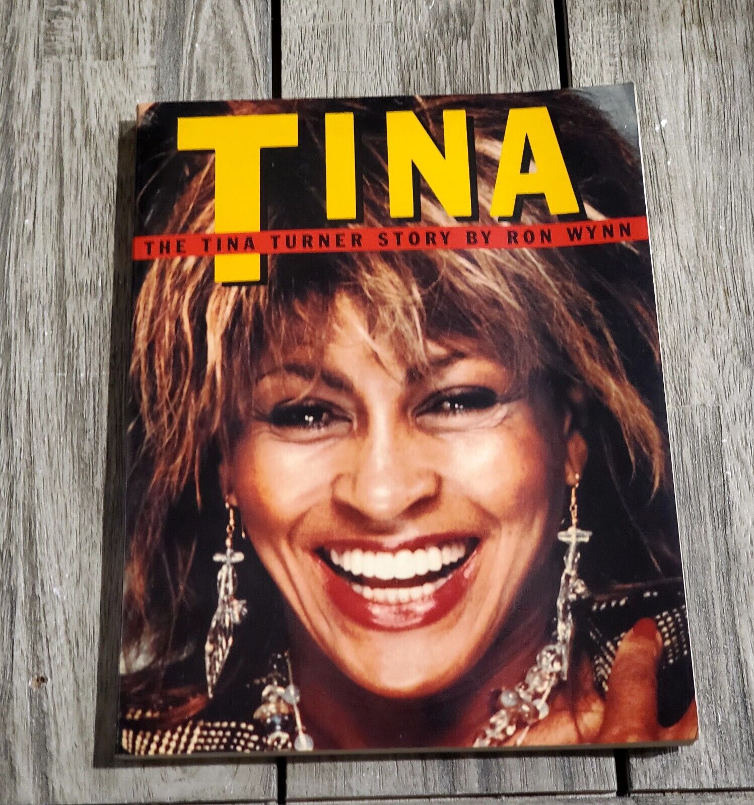 1985 THE TINA TURNER STORY BOOK 158 PAGES WITH COLOR & B/W PHOTOS BY RON WYNN
