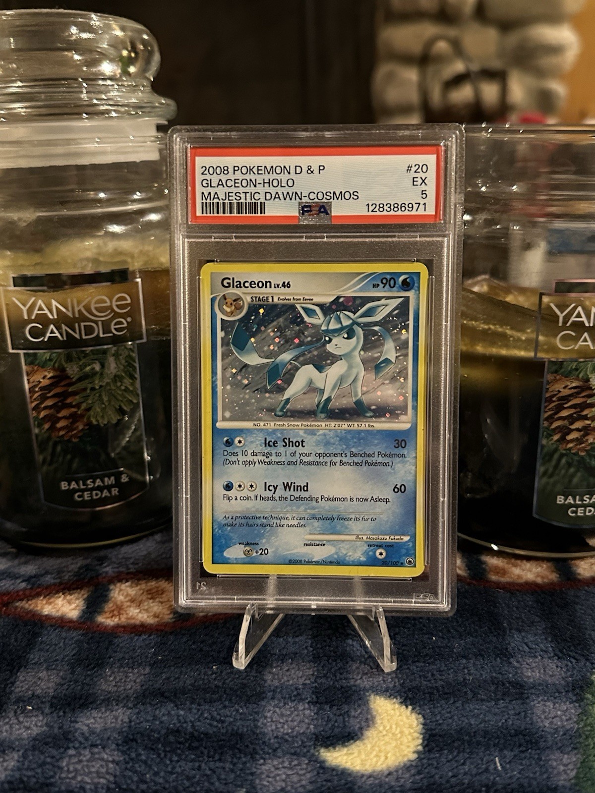 Majestic Dawn BEAUTIFUL HOLO SWIRL Rare Glaceon 20/100 PSA 5