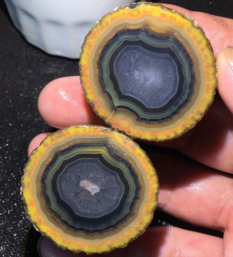 1Pair Rare China Natural Warring States Red Agate Geode Quartz Crystal Slices
