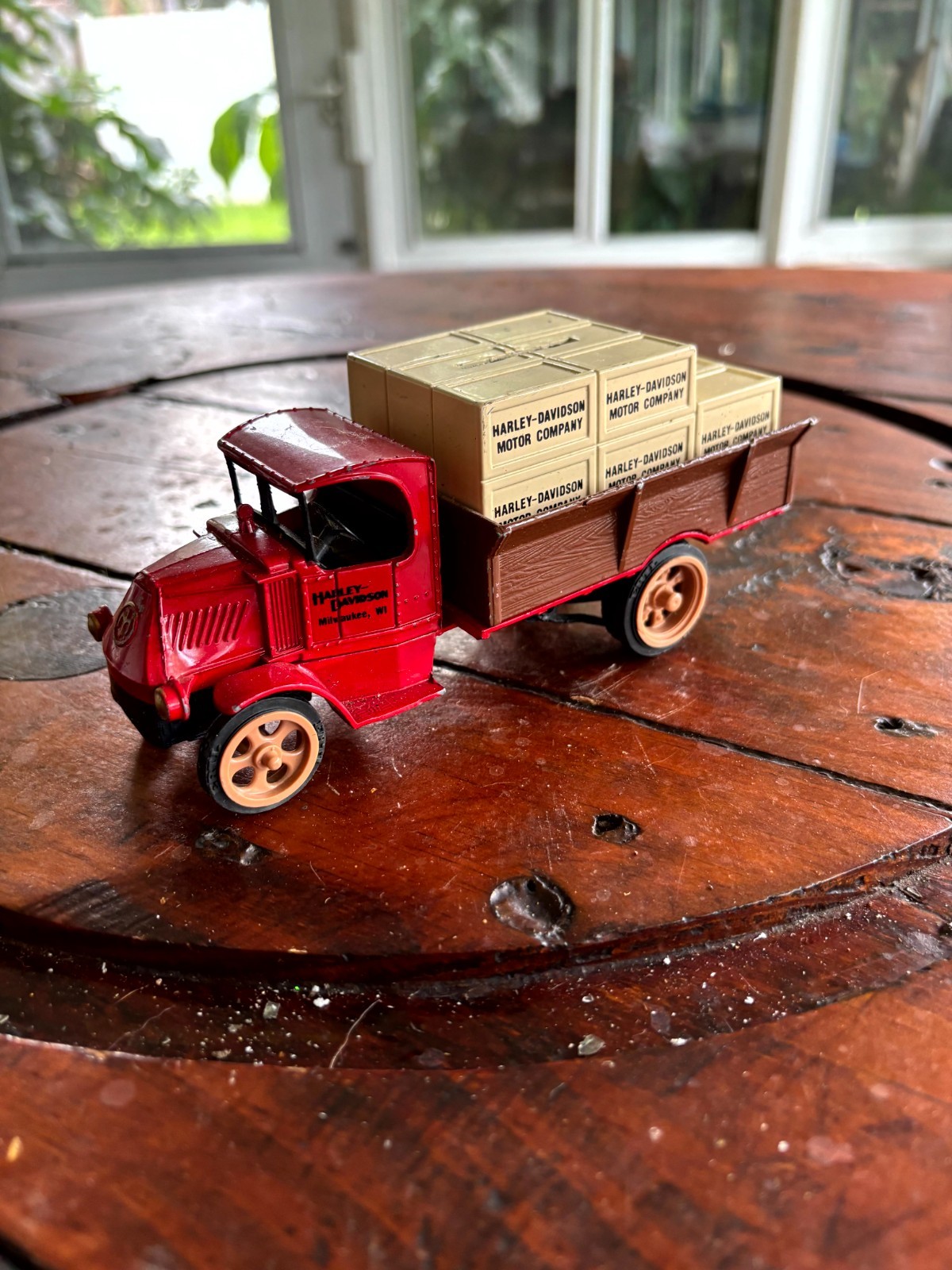 Harley Davidson 1926 Mack Crate Truck 1:38 Diecast Red Coin Bank Vintage Ertl 