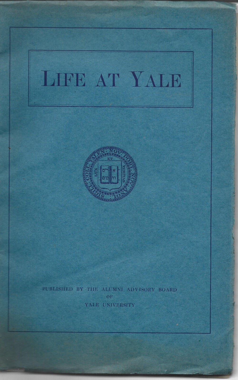 1914 Yale University Life at yale book 88 pages and insert