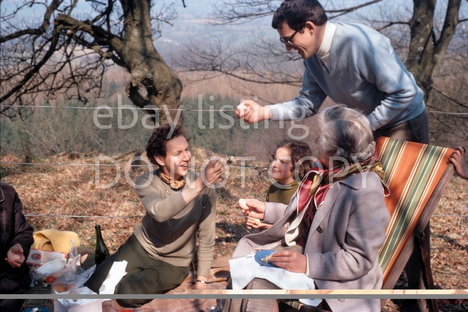 35mm Slide - Vintage Family Scene Having Picnic Outdoors Fashion American? (J)