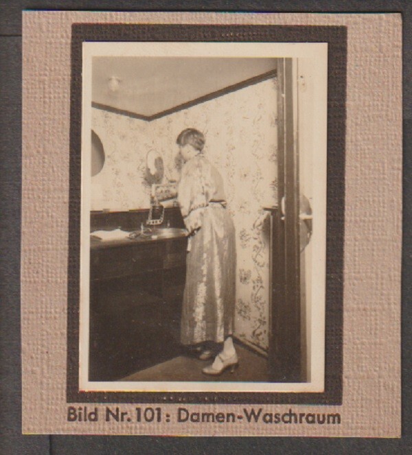 Germany 1932's Zeppplin Women's Washroom photographic Ciggarette card
