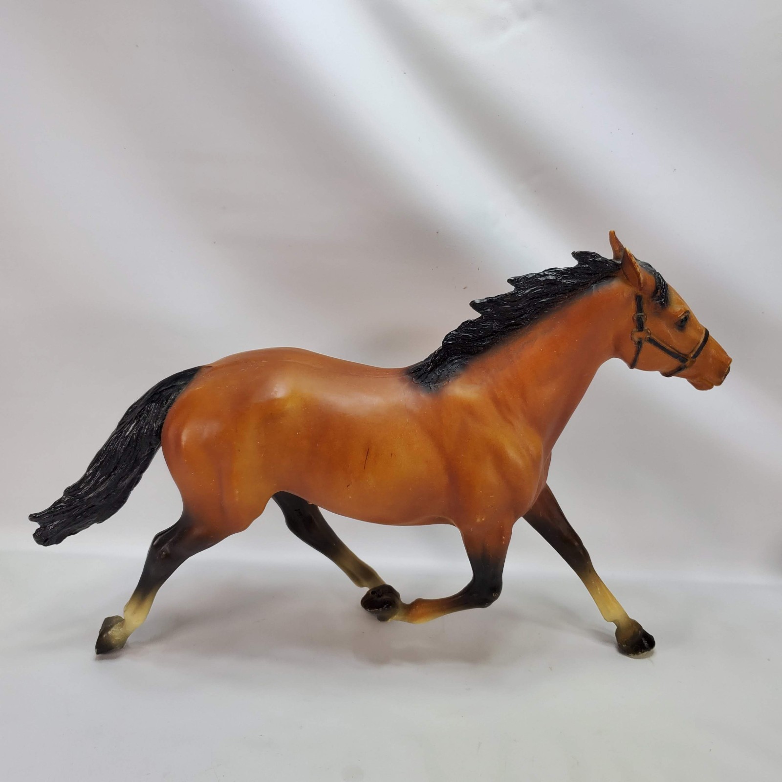 Breyer Pacer Model Horse Brown DOES NOT STAND STRAIGHT