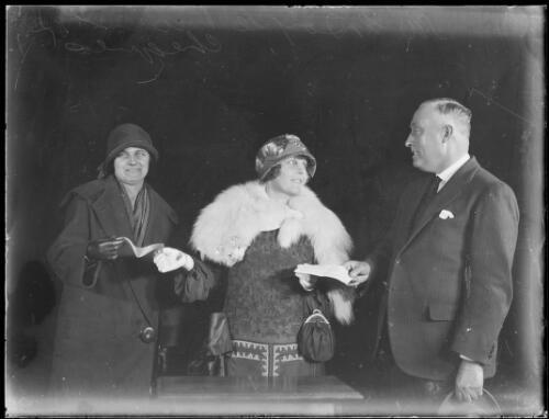 Musician Mrs Stuart Doyle presenting a cheque, NSW, ca. 1925 Old Photo