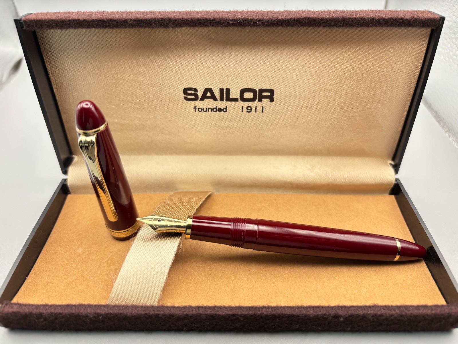 Sailor FOUNDED 1911 Fountain Pen Bordeaux 14K Gold H-F Nib Used Japan w/ box
