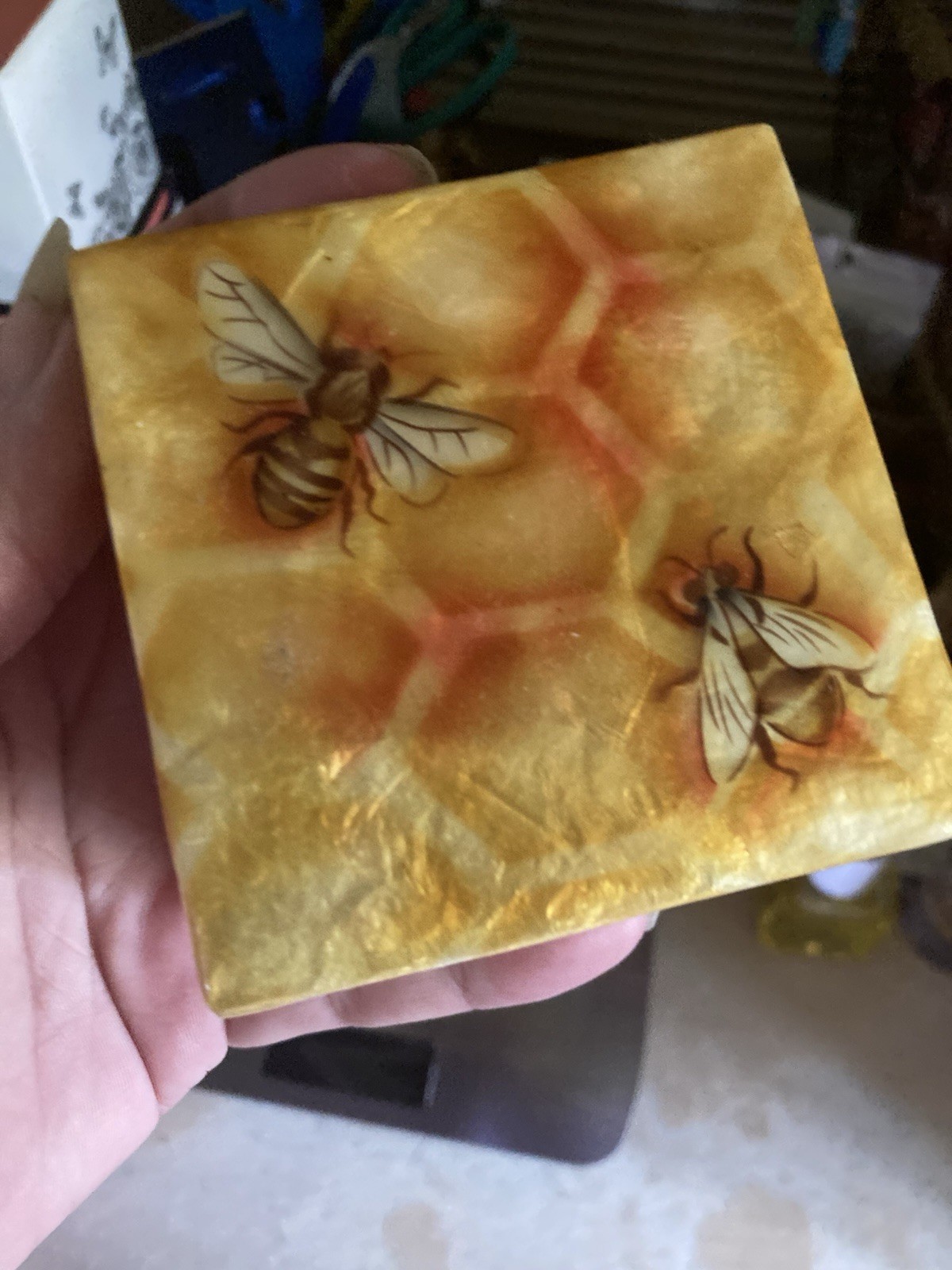 1228B *      HONEY BEES  ~ CAPIZ SHELL TRINKET BOX  comes With BEE Earrings