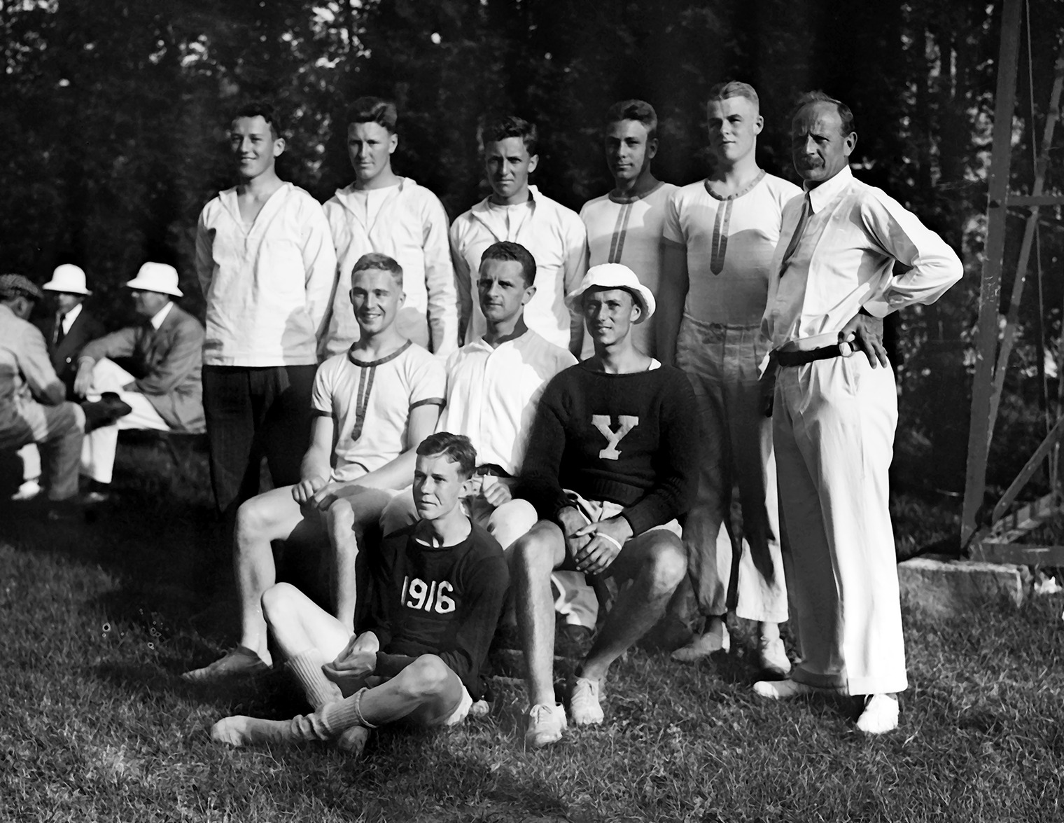 1914 Yale Varsity Crew Team Old Photo 8.5\