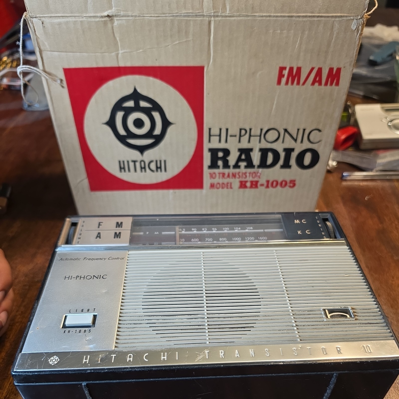 Vintage  1960's Hitachi transistor radio AM/FM Model KH 1005