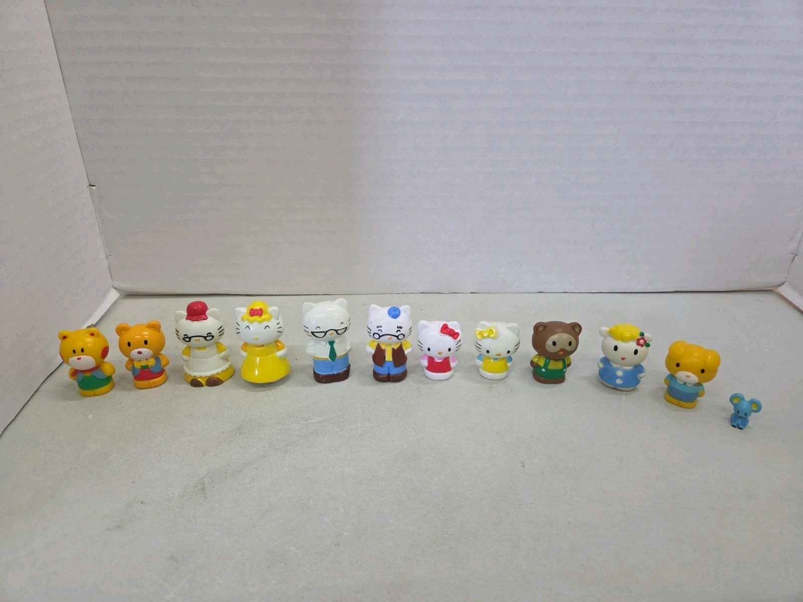 2012 Hello Kitty Family Figure Lot 12 Mini PVC Sanrio Character Toy Collectibles