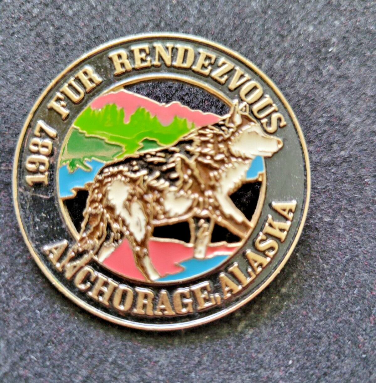 Vintage 1987 Anchorage Fur Rondy Rendezvous pin \