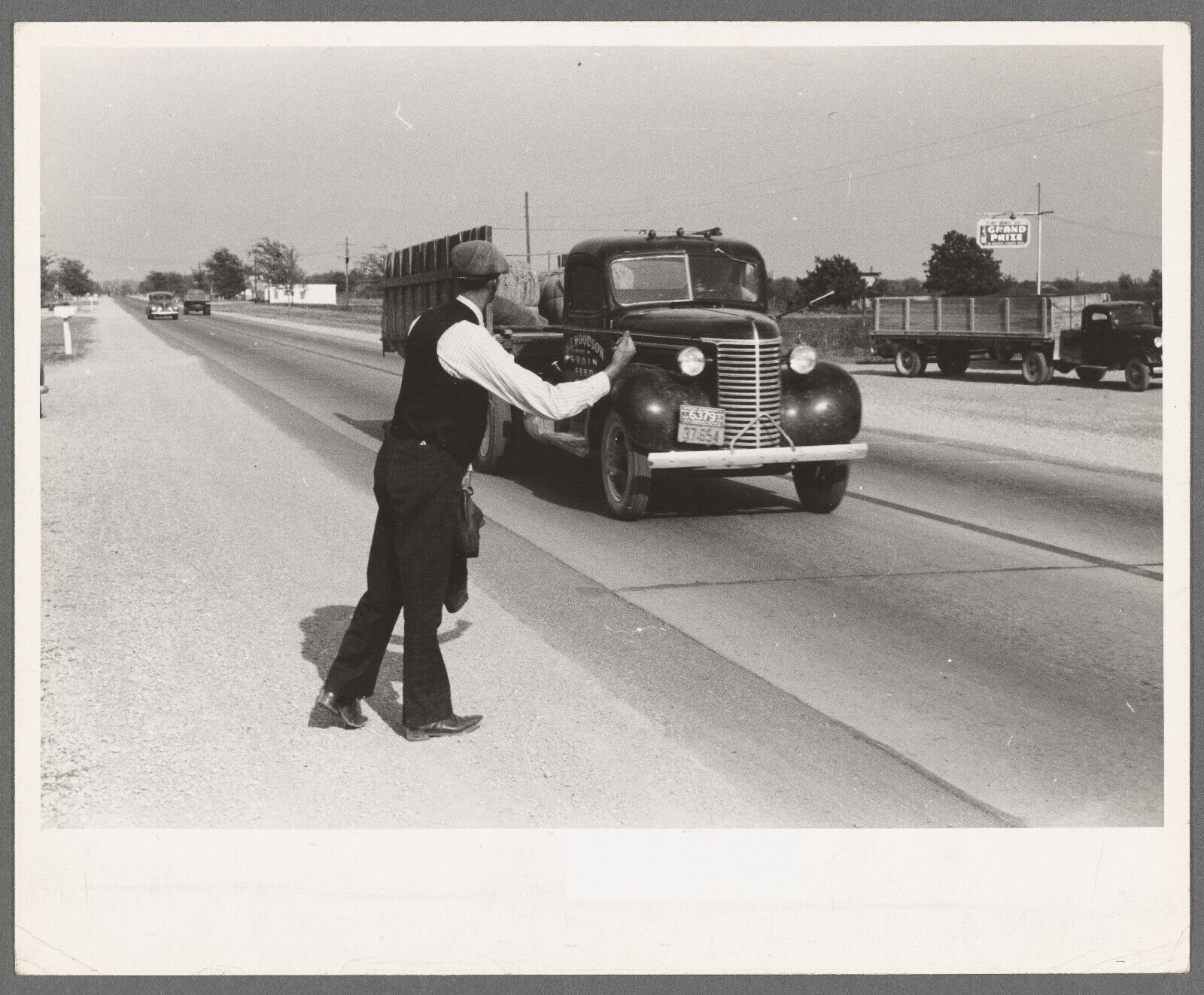 Old 8X10 Photo, 1930\'s Hitchhiker at city limits of Waco, Texas 58027507
