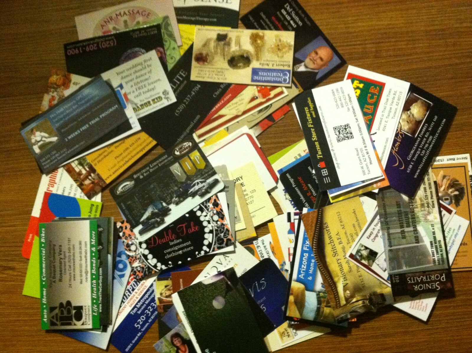COLLECTION-LOT of 120  DIFFERENT  BUSINESS CARDS