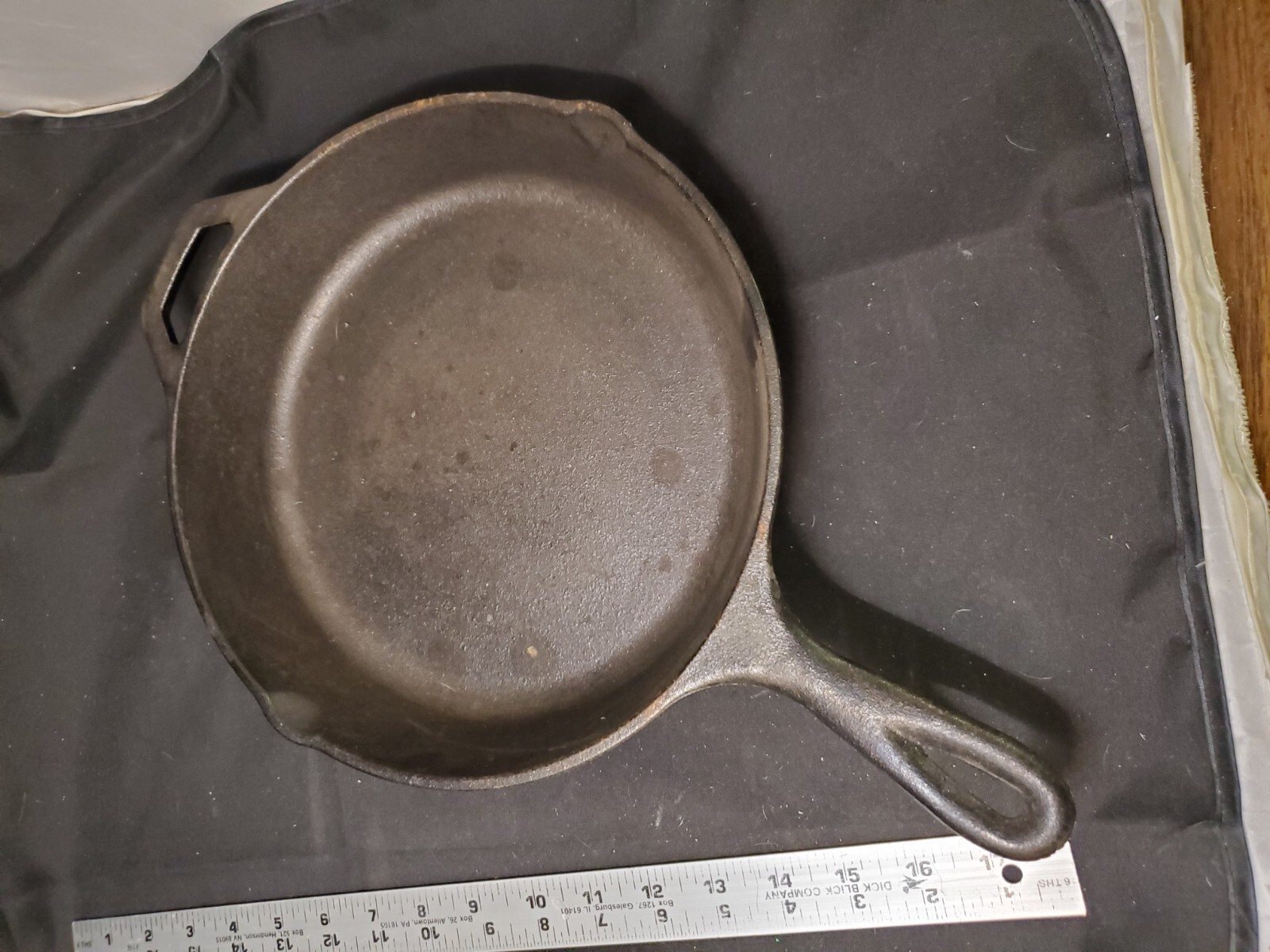 Vintage Lodge 10 1/2” Cast Iron Skillet Model D5 8SK Sits Flat no Wobble USA