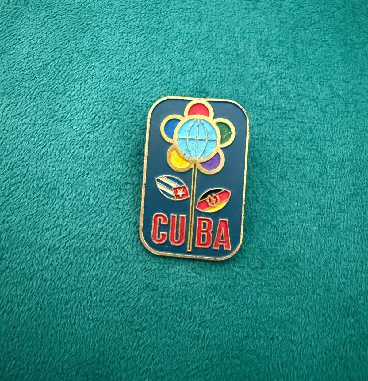 CUBA CUBAN VINTAGE EAST GERMANY DDR FRIENDSHIP GLOBE ENAMEL LAPEL PIN BADGE