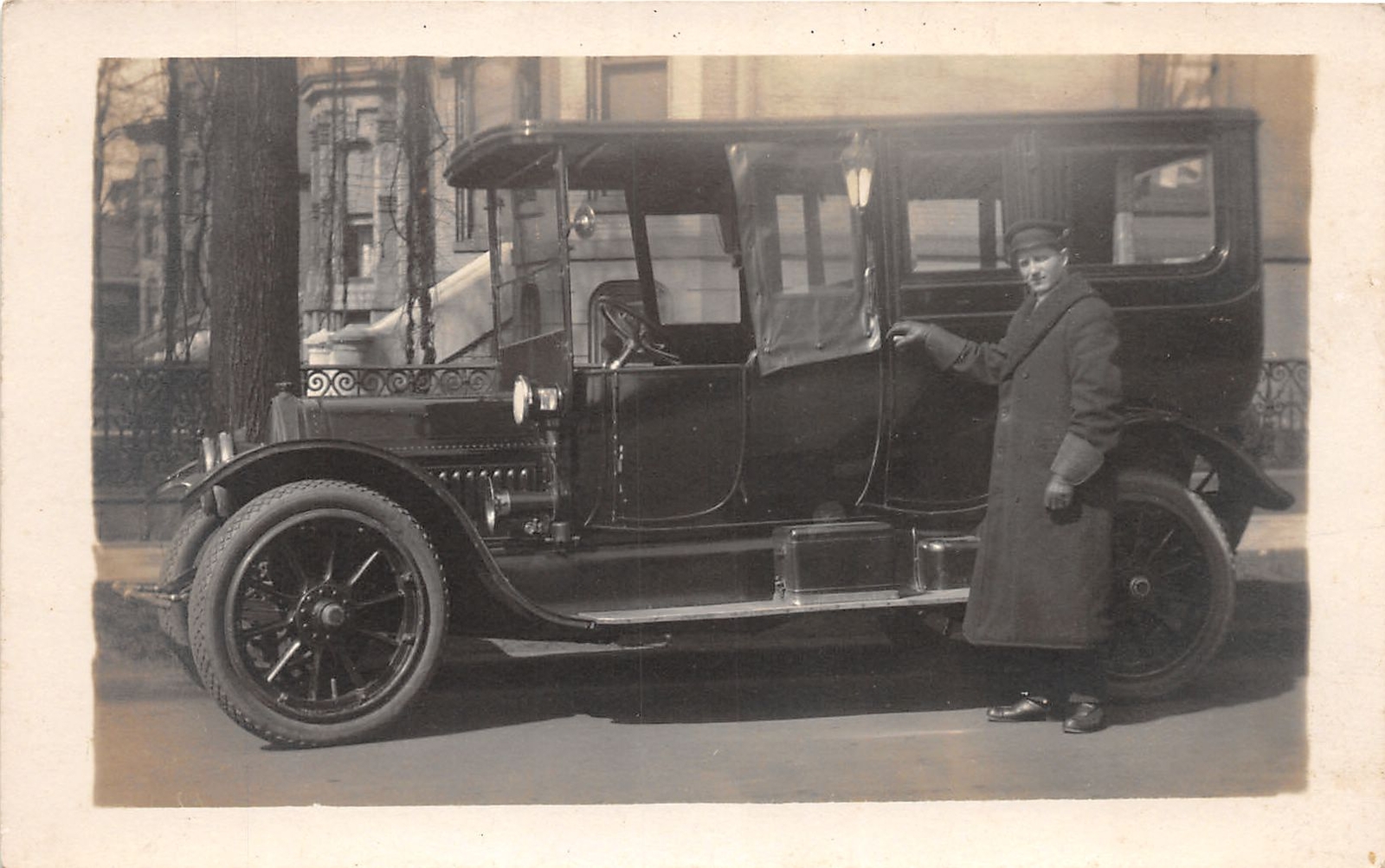 J32/ Interesting RPPC Postcard c1910 Early Automobile Bus Driver 294