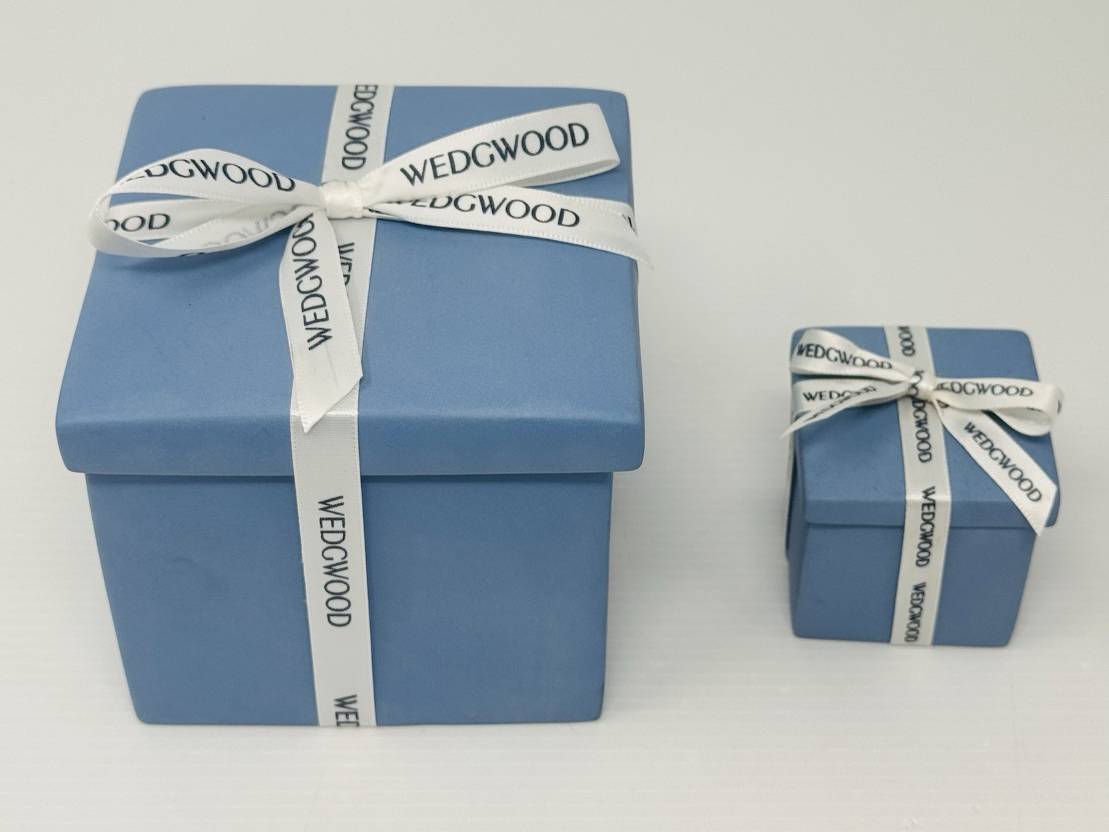 Wedgwood Blue Jasperware White Bow Large And Small Gift Box Set Of 2
