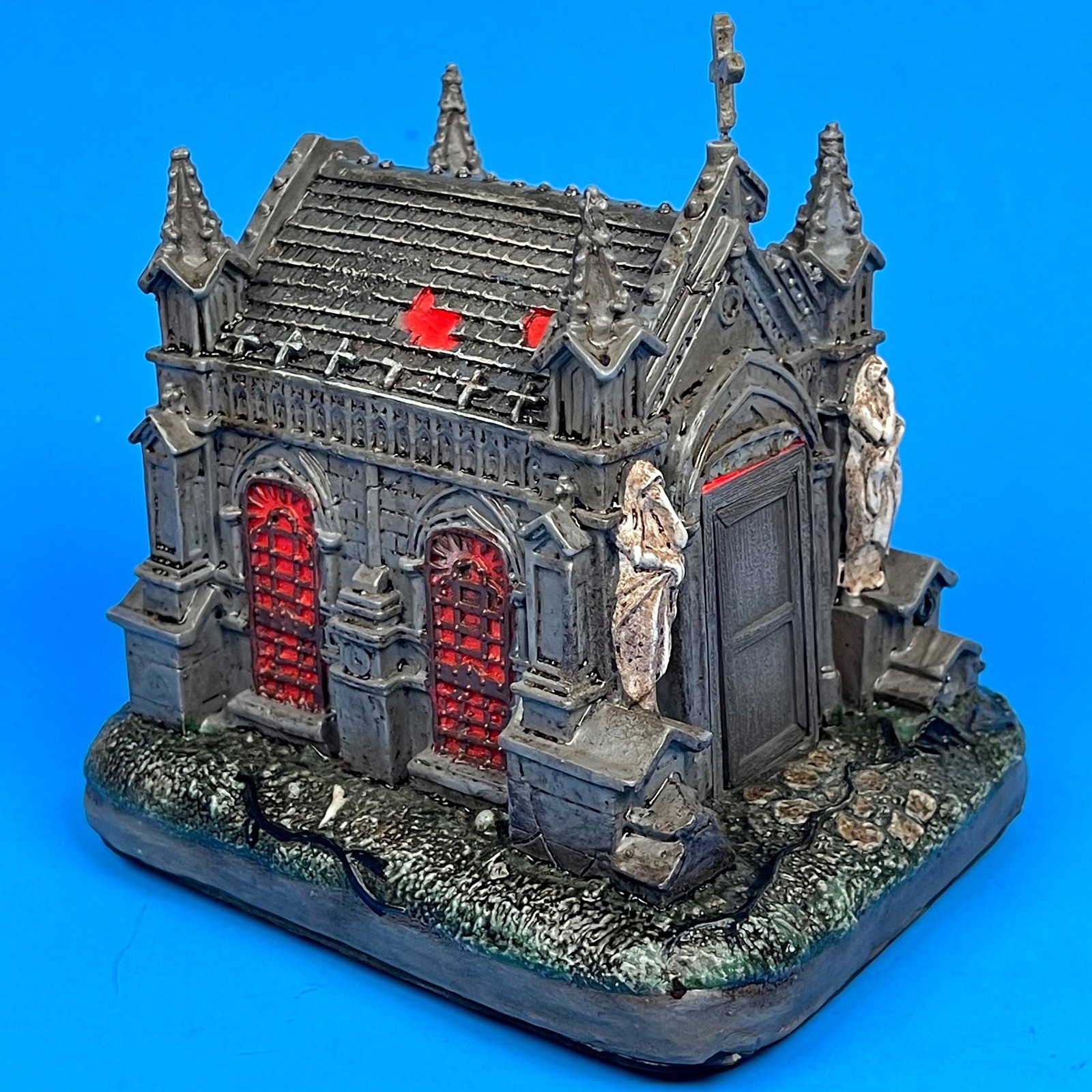 Haunted Crypt Sculpture Hawthorne Village Grey Red Illuminated Zombie Animated