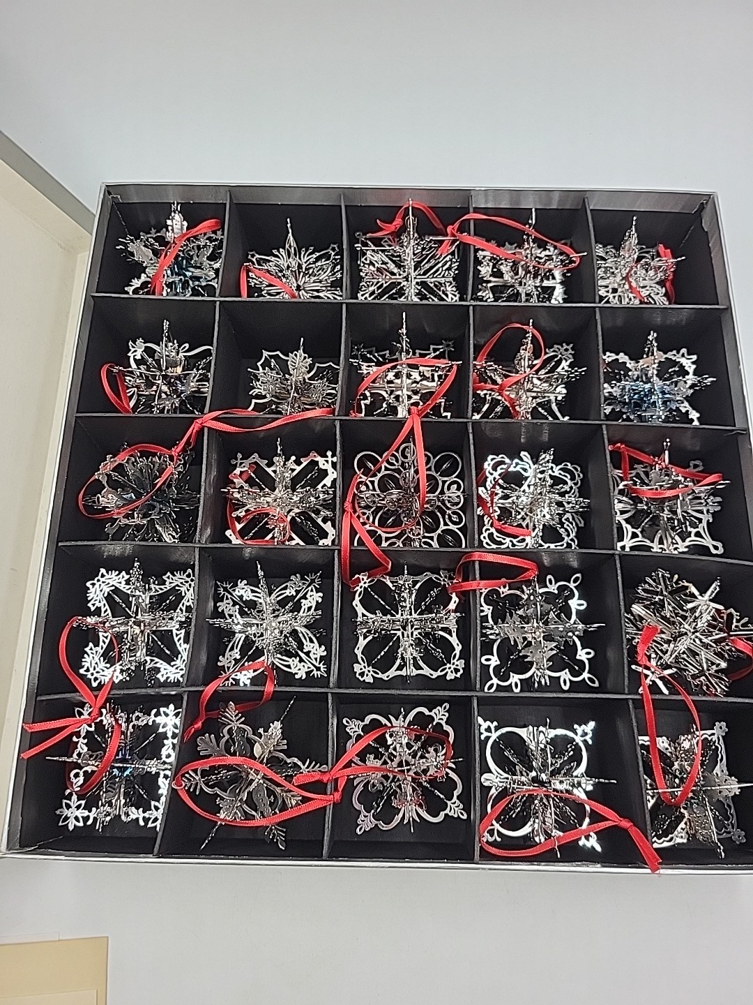 25~Danbury Mint Silver Snowflakes Christmas ornament collection Vintage 