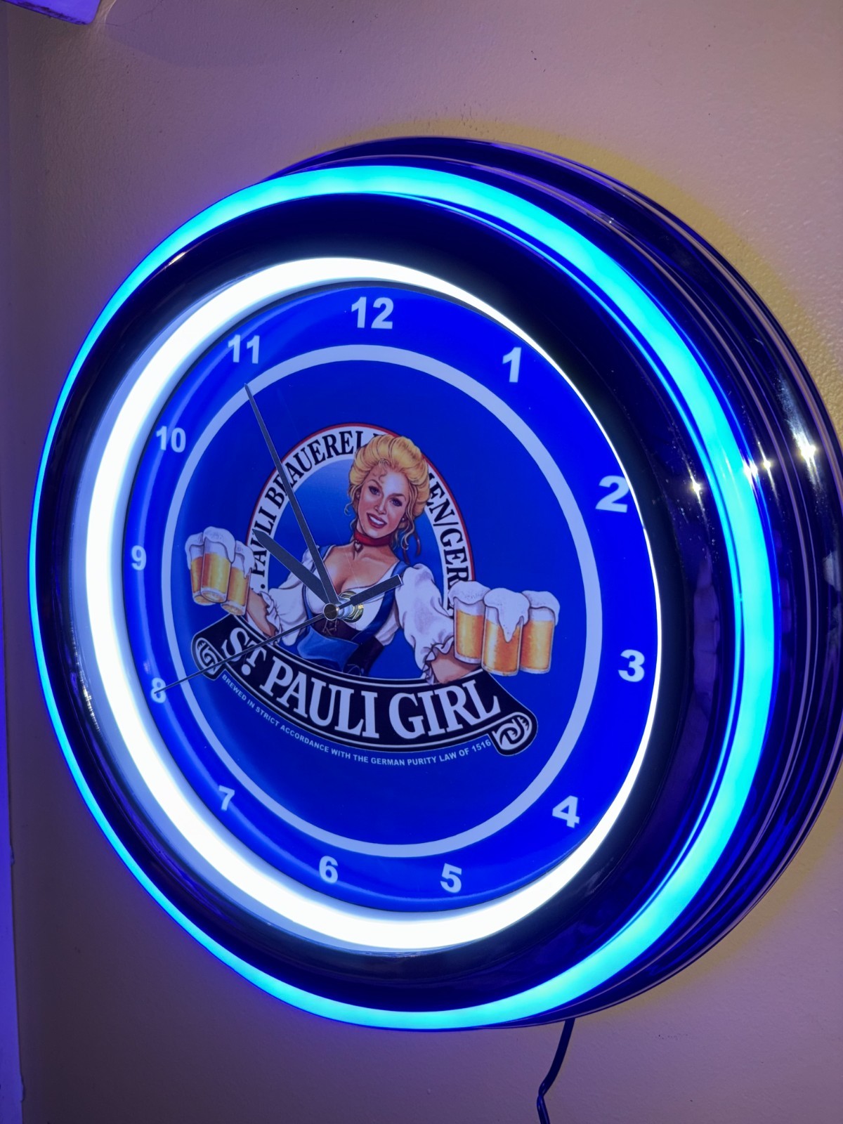 St. Pauli Girl Beer Bar Man Cave Store Neon Style Retro LED Clock Sign