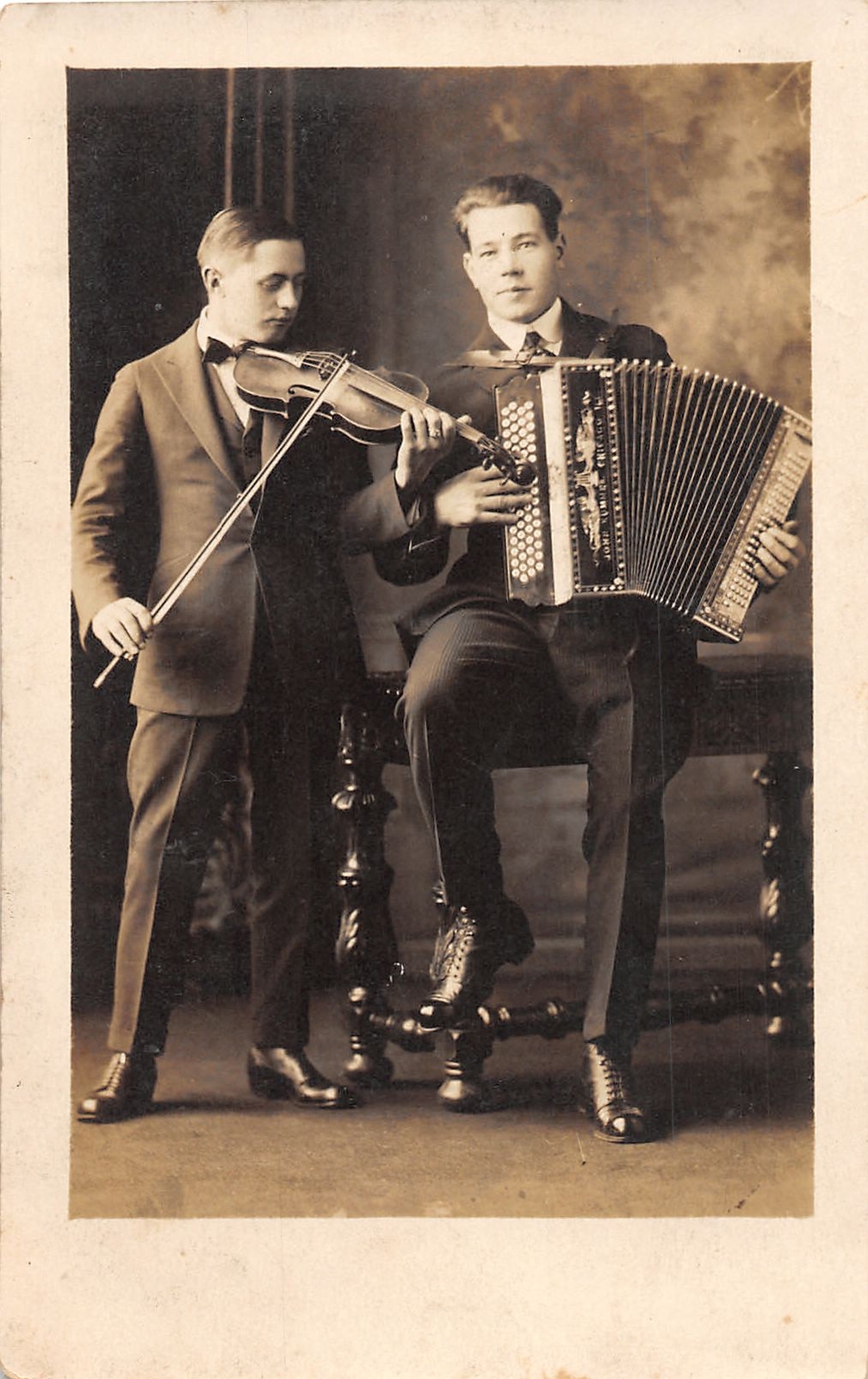 J32/ Interesting RPPC Postcard c1910 Musicians Violin Accordian Instruments 315
